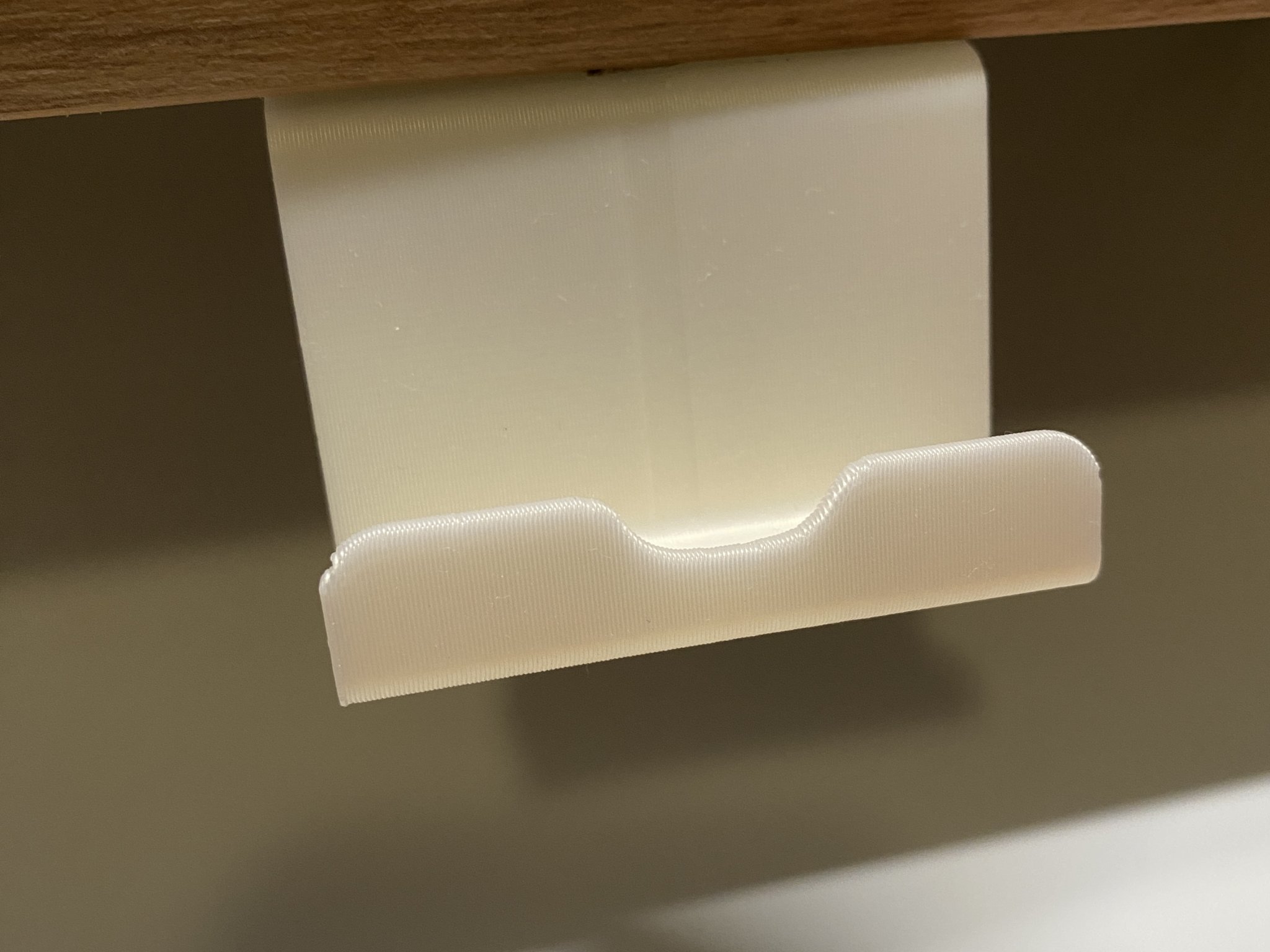 Giá đỡ điện thoại hoặc iPad cho kệ bàn làm việc