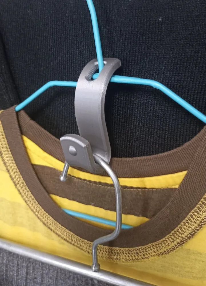 Móc treo quần áo tiết kiệm không gian cho tủ quần áo