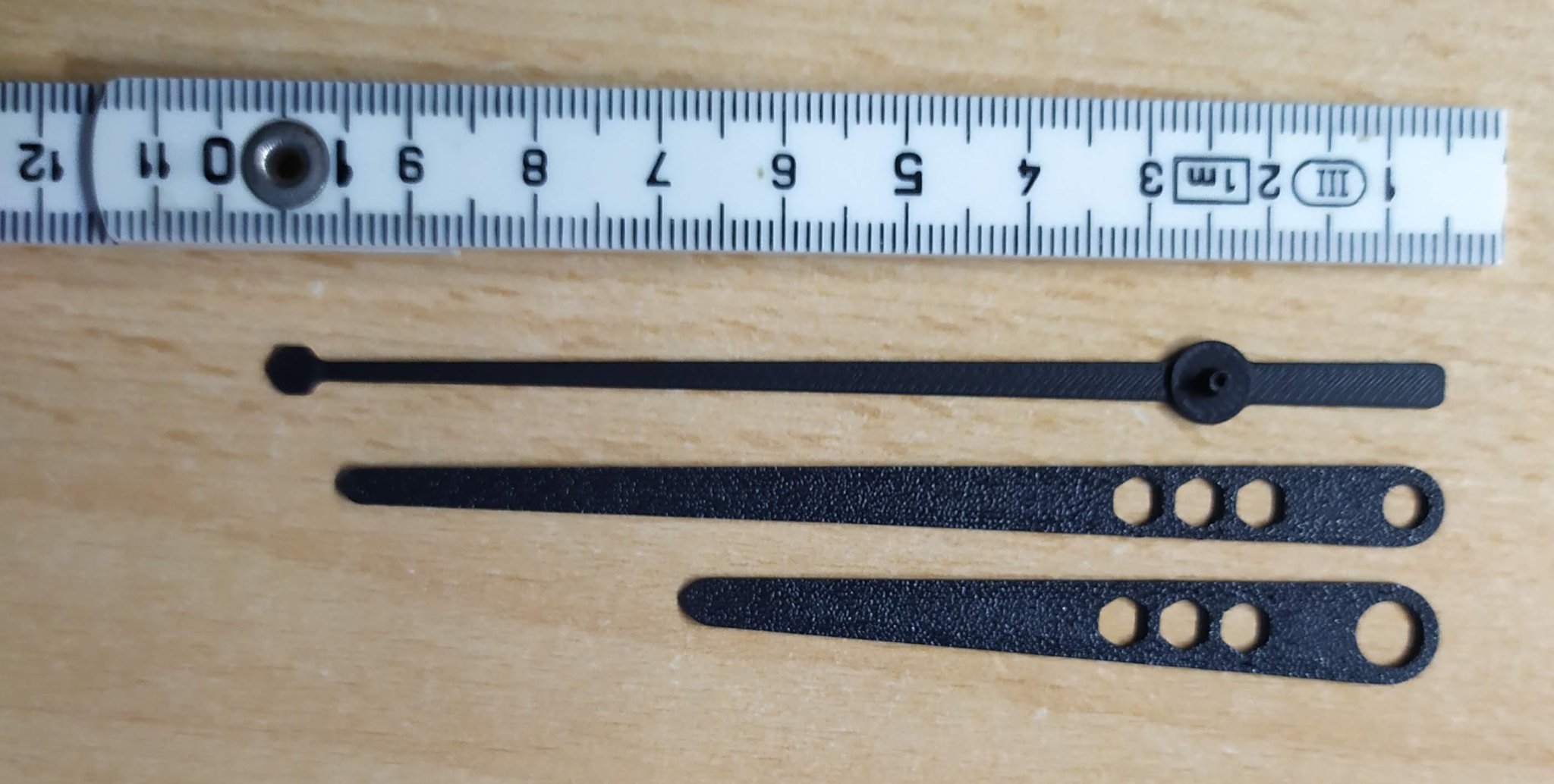 Đồng hồ treo tường với kim đồng hồ từ Trung Quốc