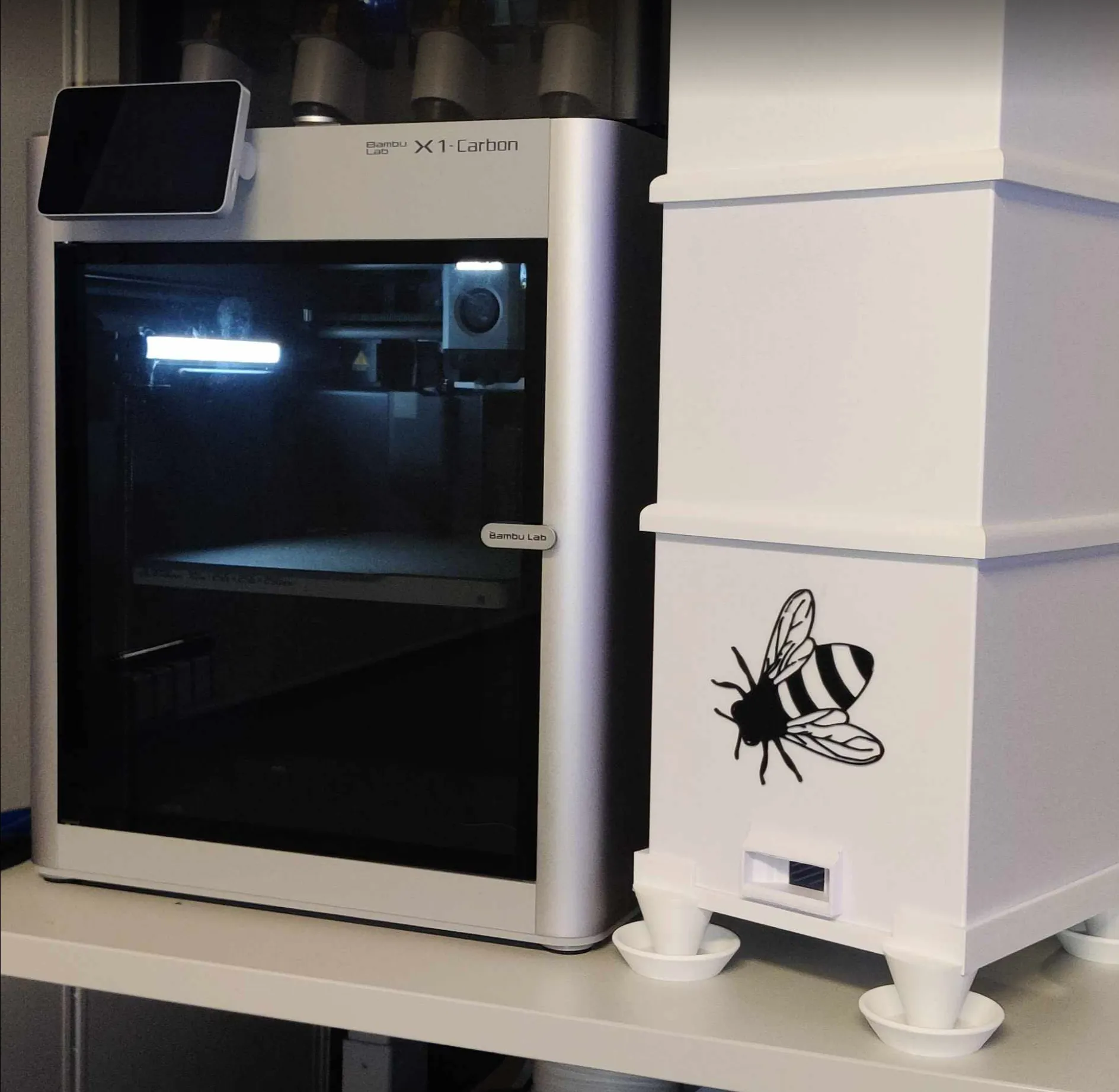 Chân bẫy kiến cho tổ ong phù hợp với mọi loại tổ ong