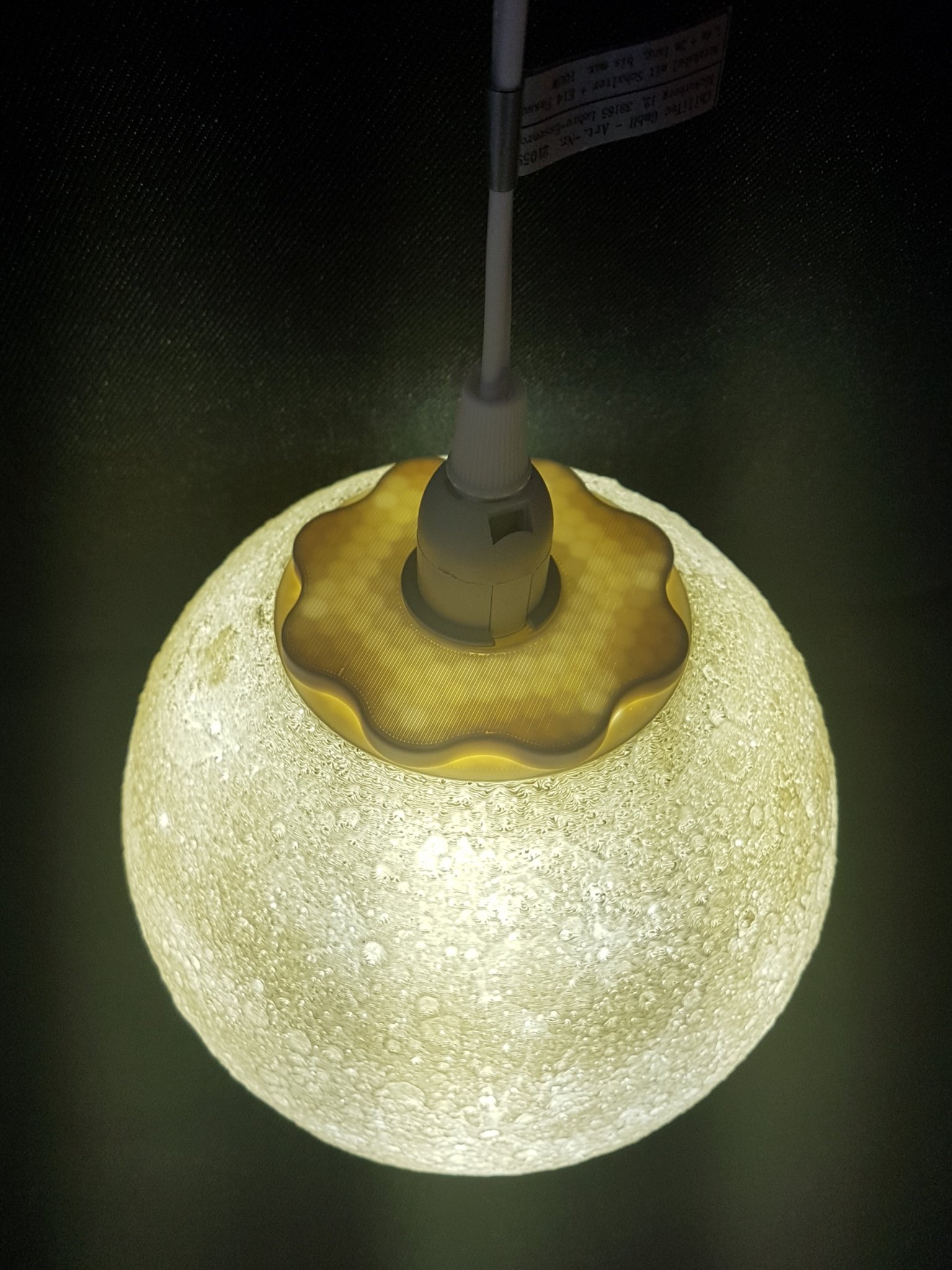 Đèn bàn hình trăng treo độc đáo với lithophane