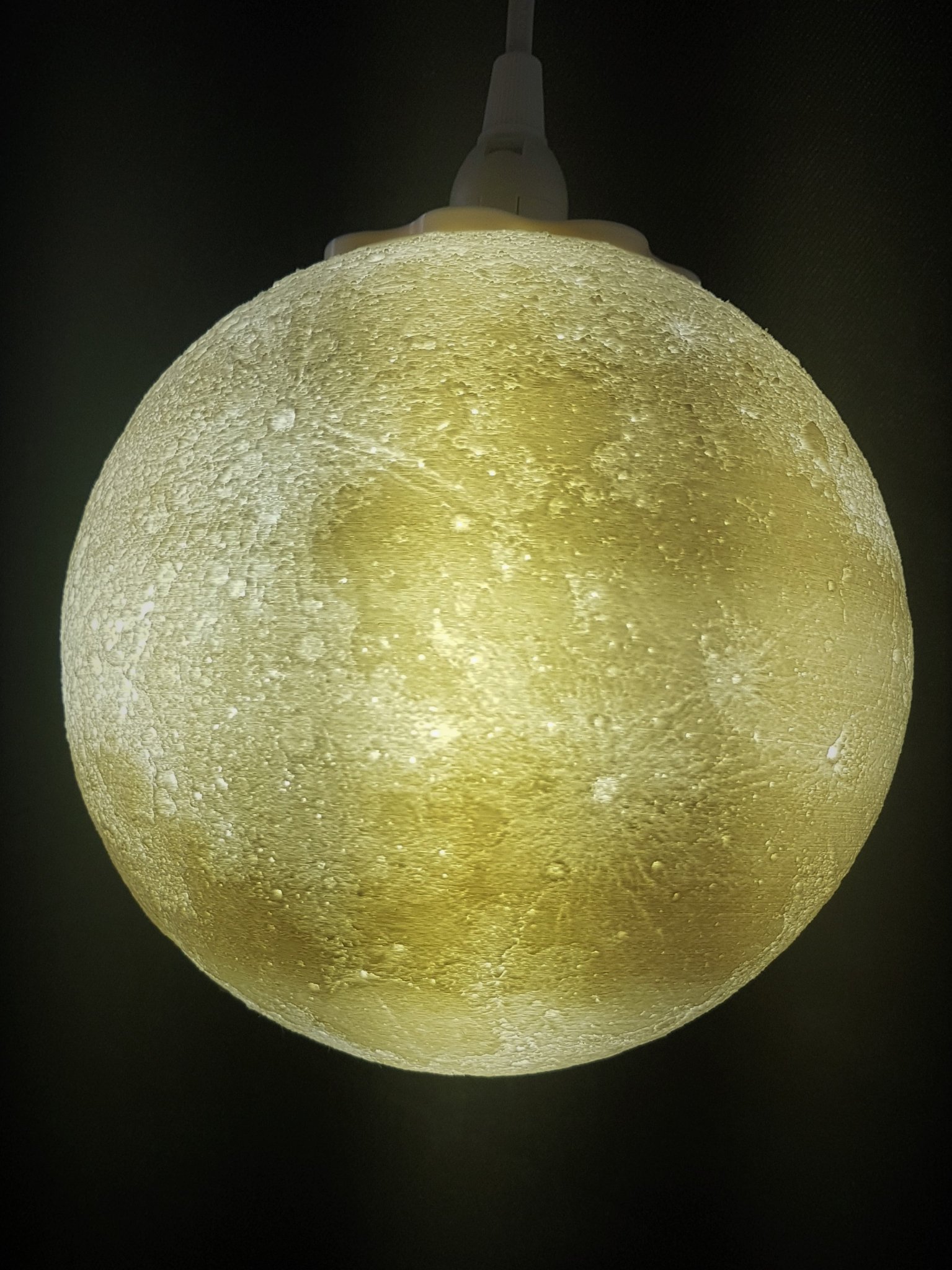 Đèn bàn hình trăng treo độc đáo với lithophane