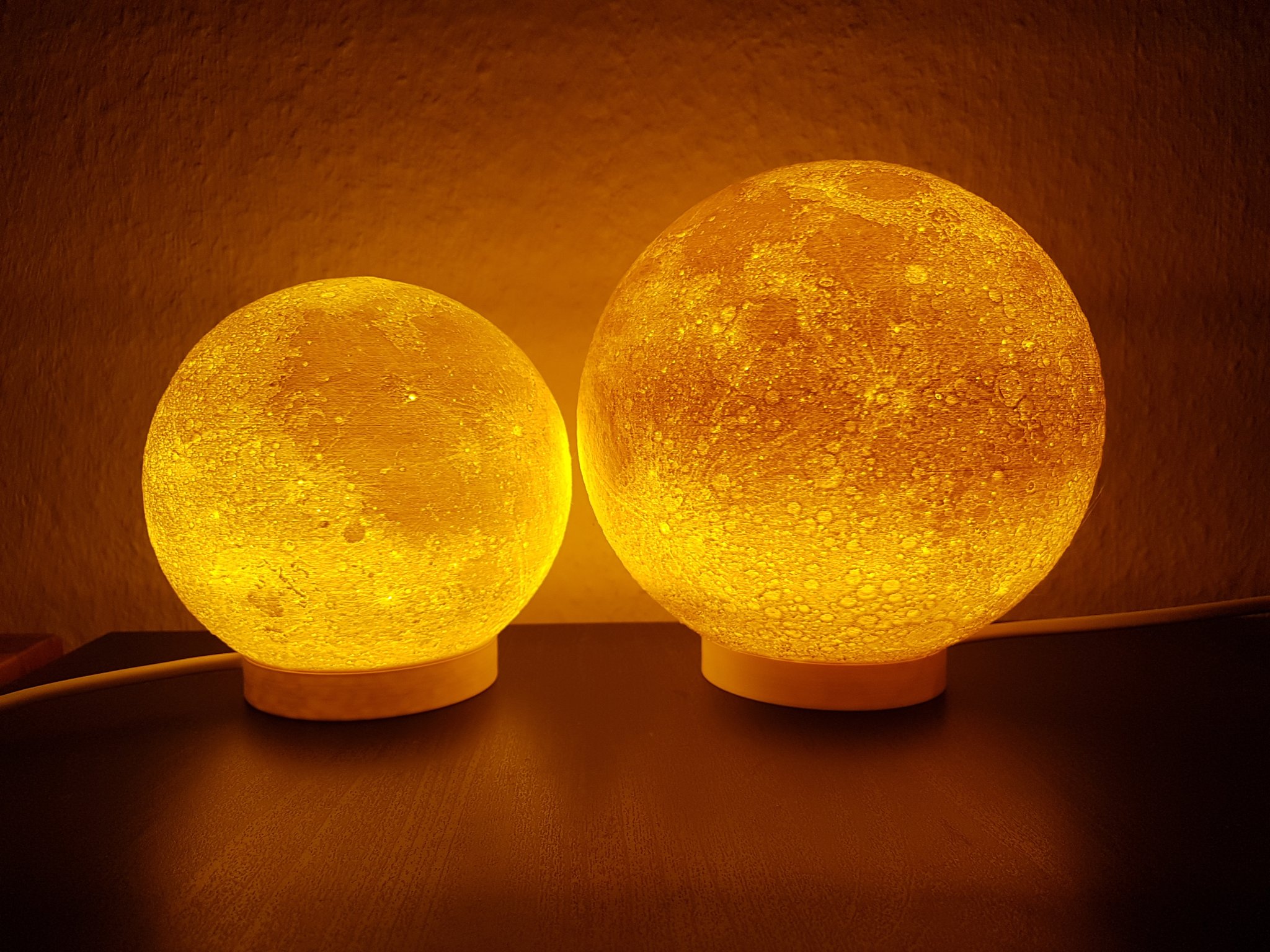 Đèn bàn hình mặt trăng kiểu lithophane cho không gian sống