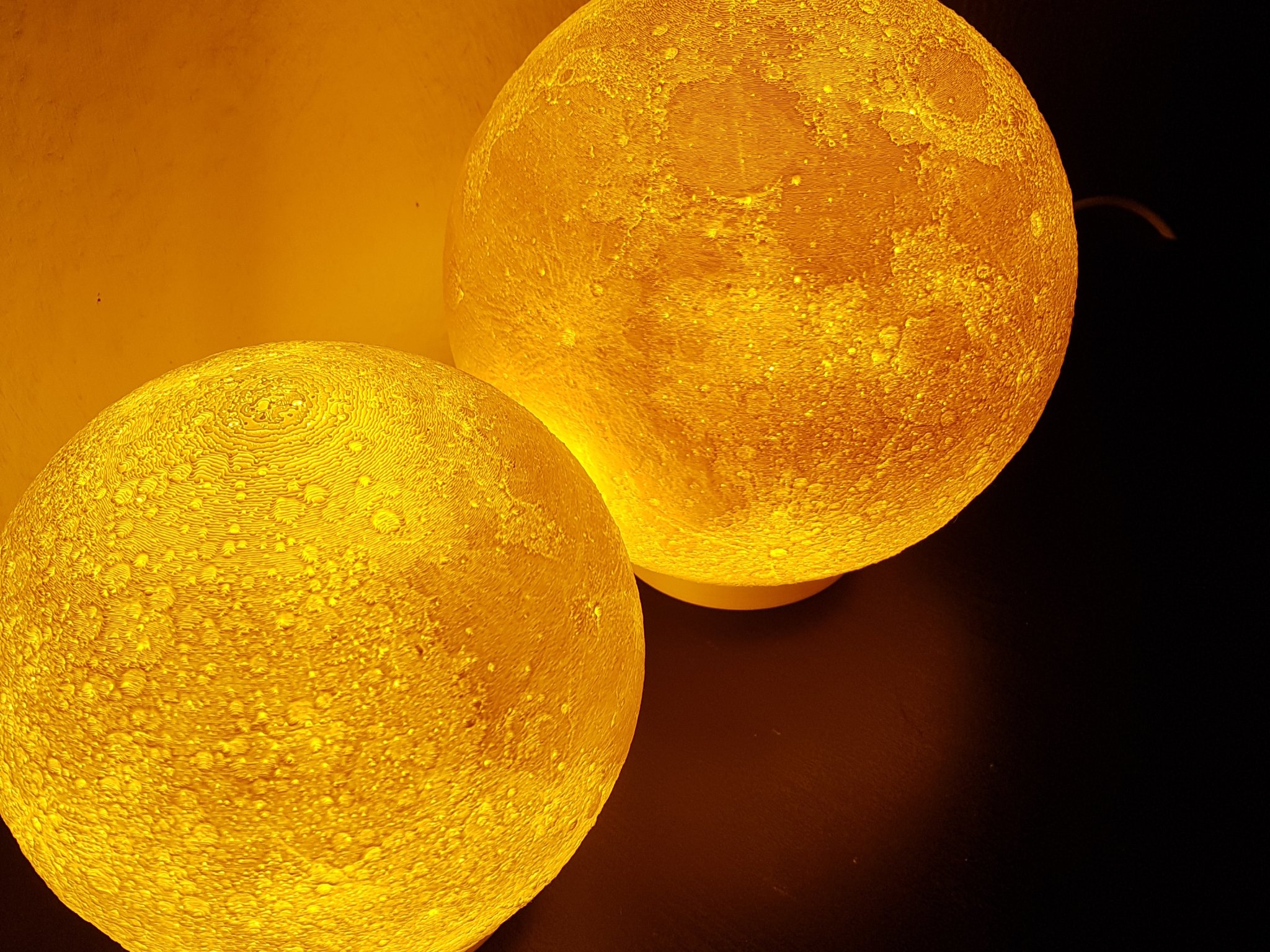 Đèn bàn hình mặt trăng kiểu lithophane cho không gian sống