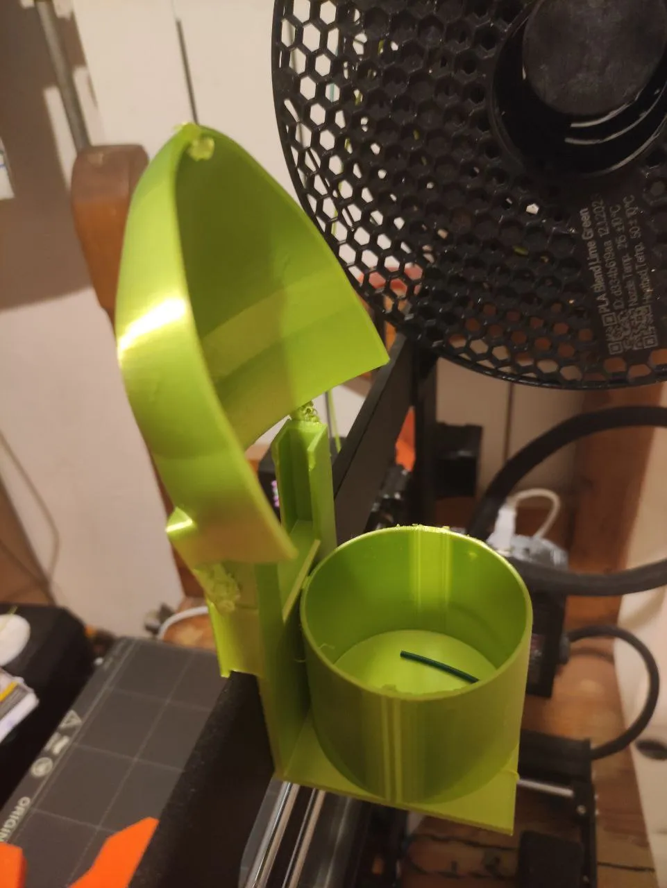 Máy cắt filament với thùng rác tiện lợi