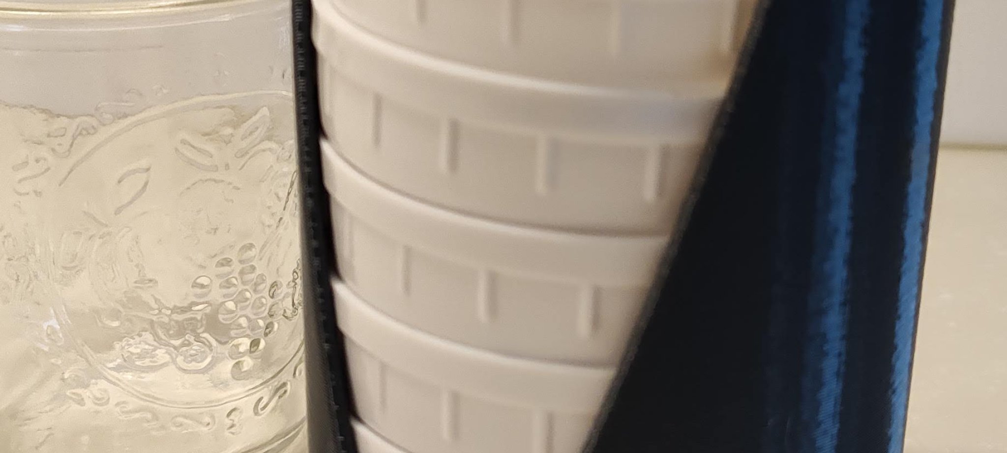 Giá đỡ nắp hũ thủy tinh bằng nhựa