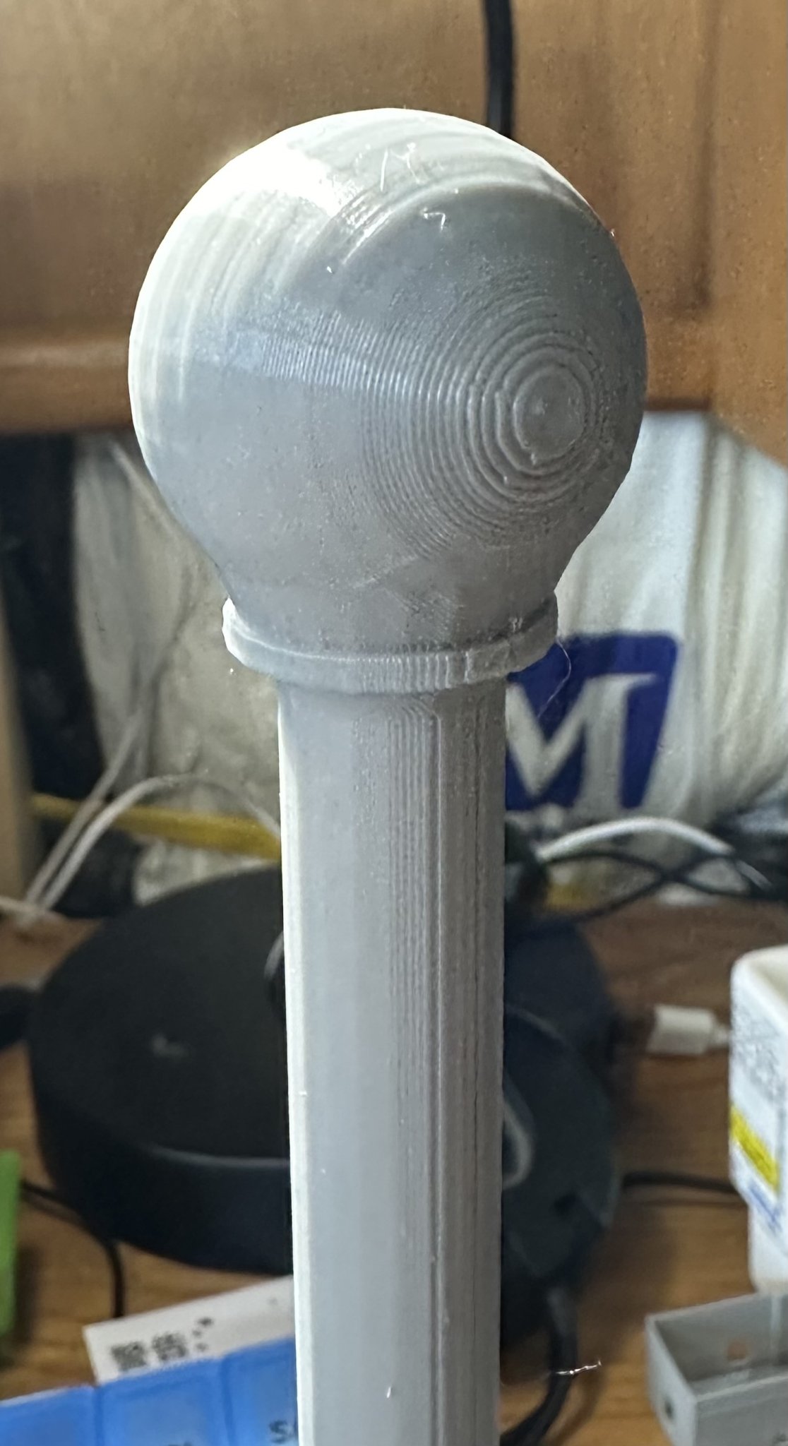 Tháp nước quy mô N không có chỗ dán nhãn