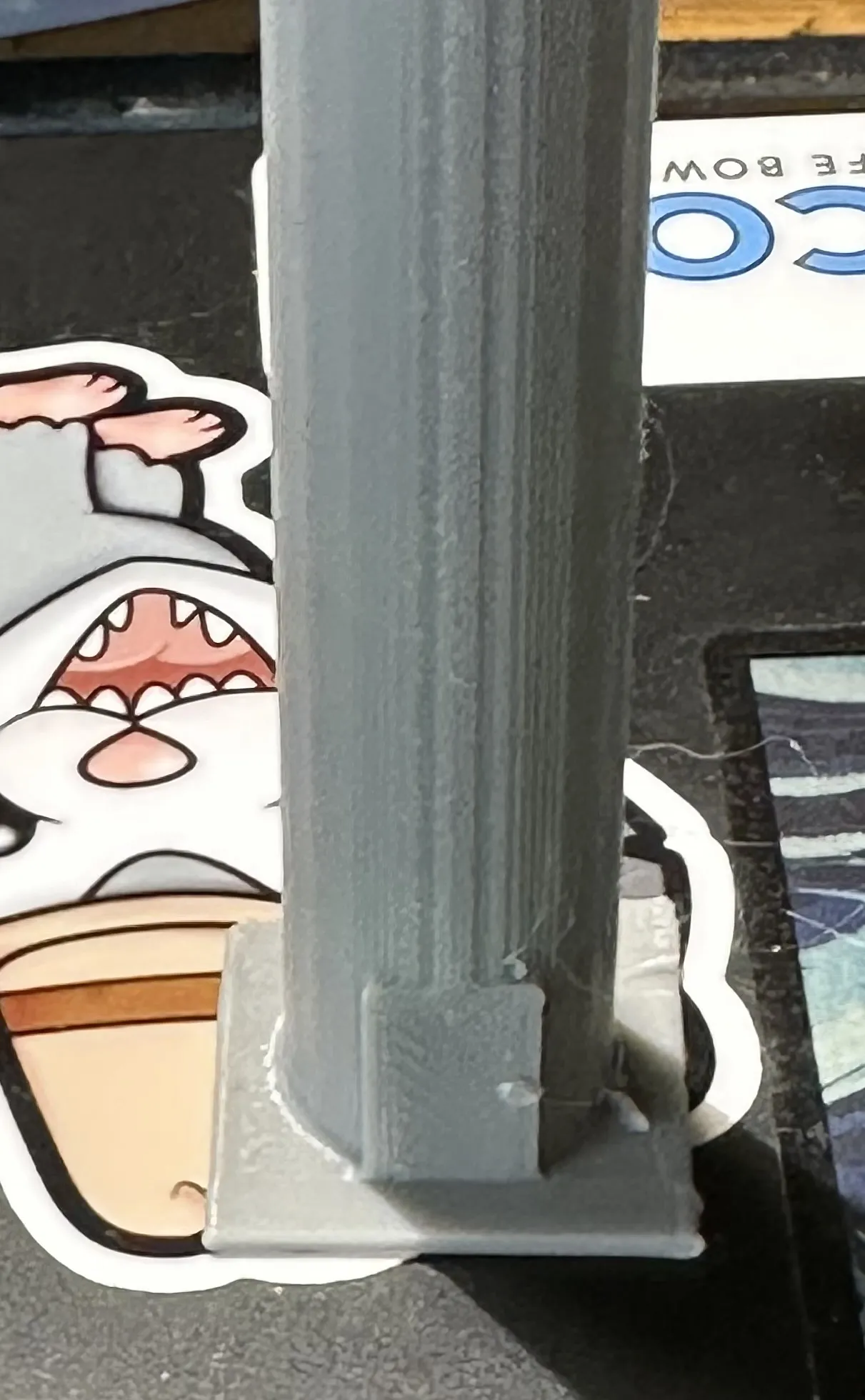 Tháp nước quy mô N không có chỗ dán nhãn