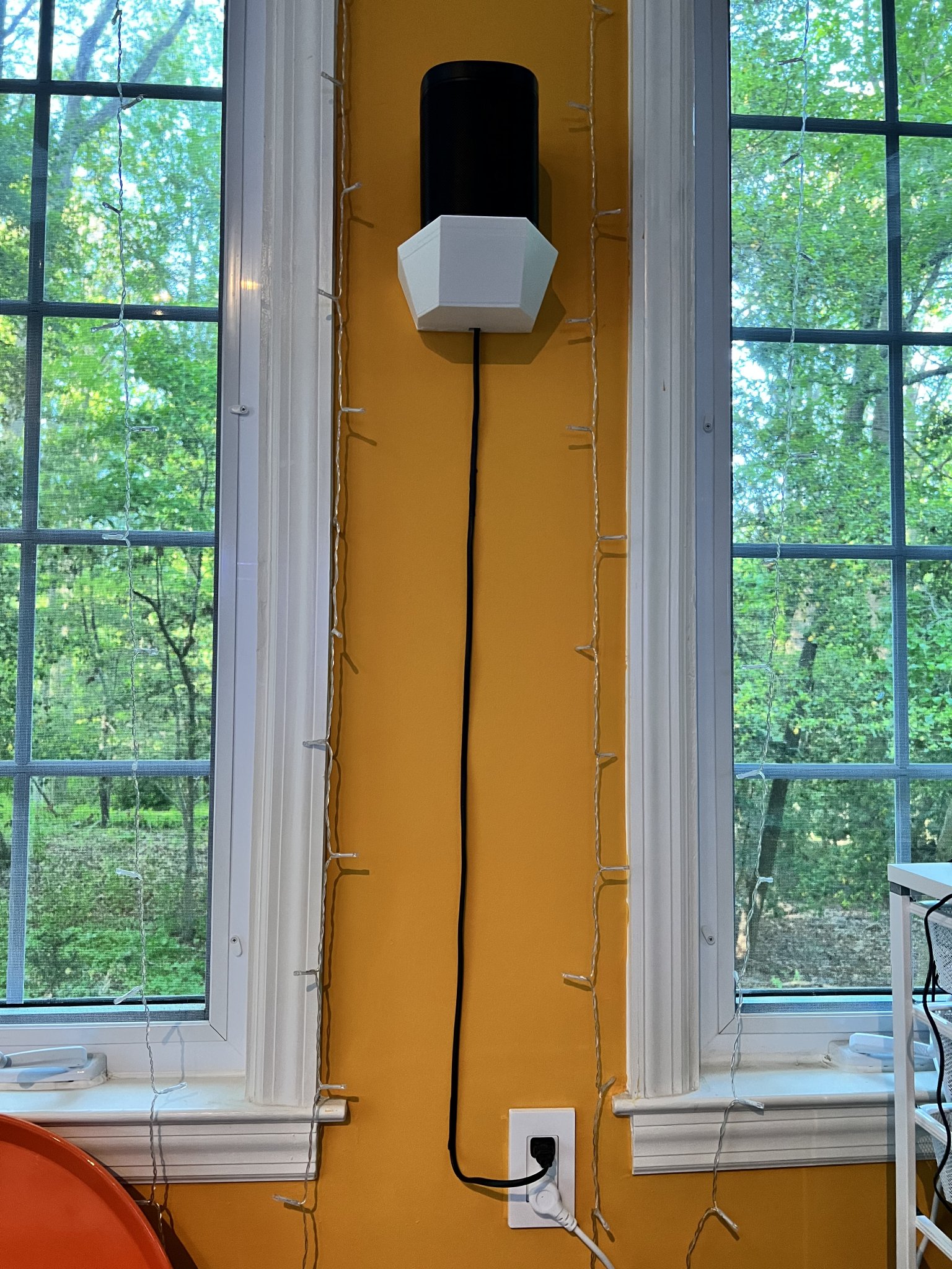 Giá đỡ tường cho loa Sonos One với ngăn cáp ẩn