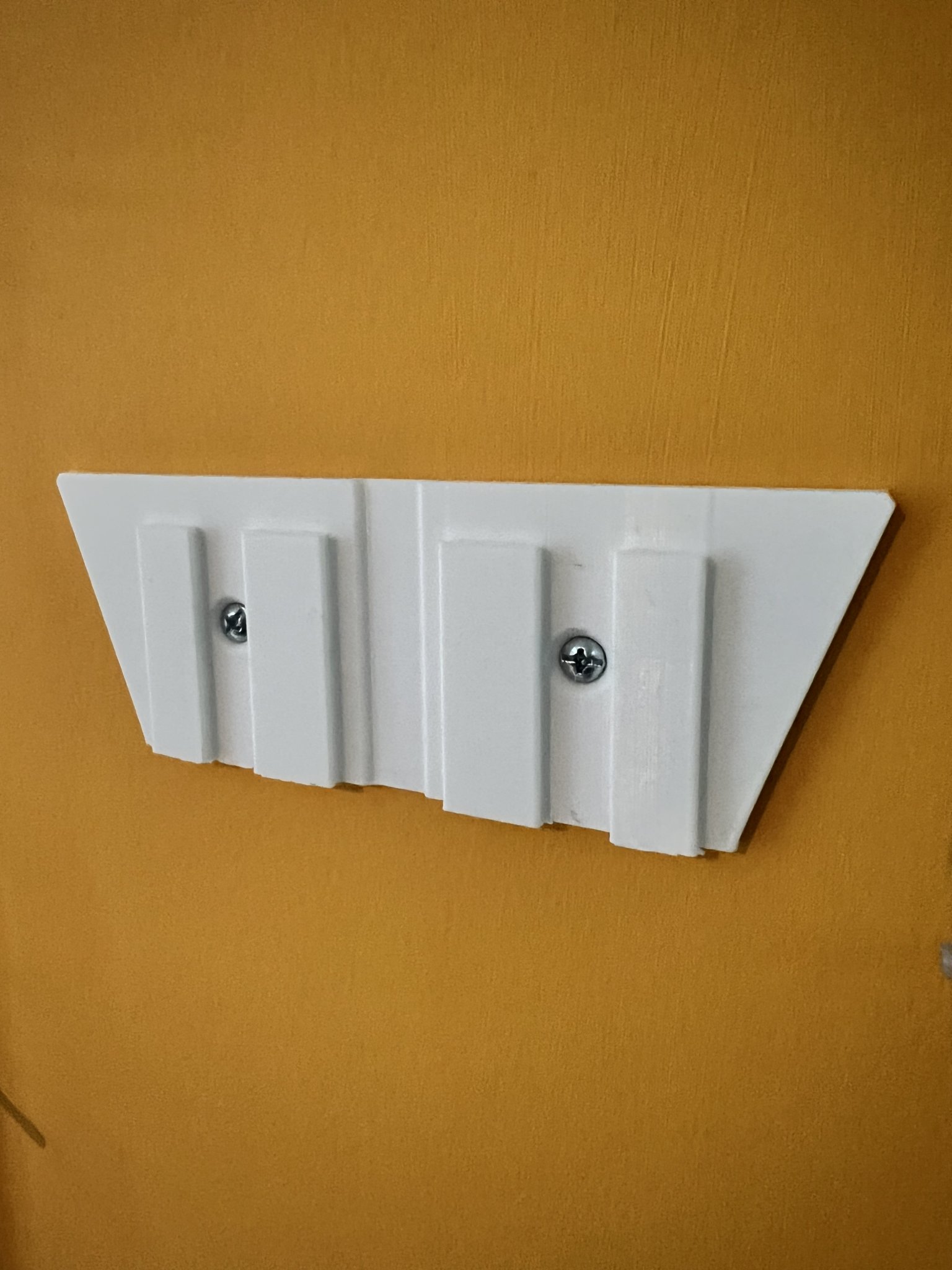 Giá đỡ tường cho loa Sonos One với ngăn cáp ẩn