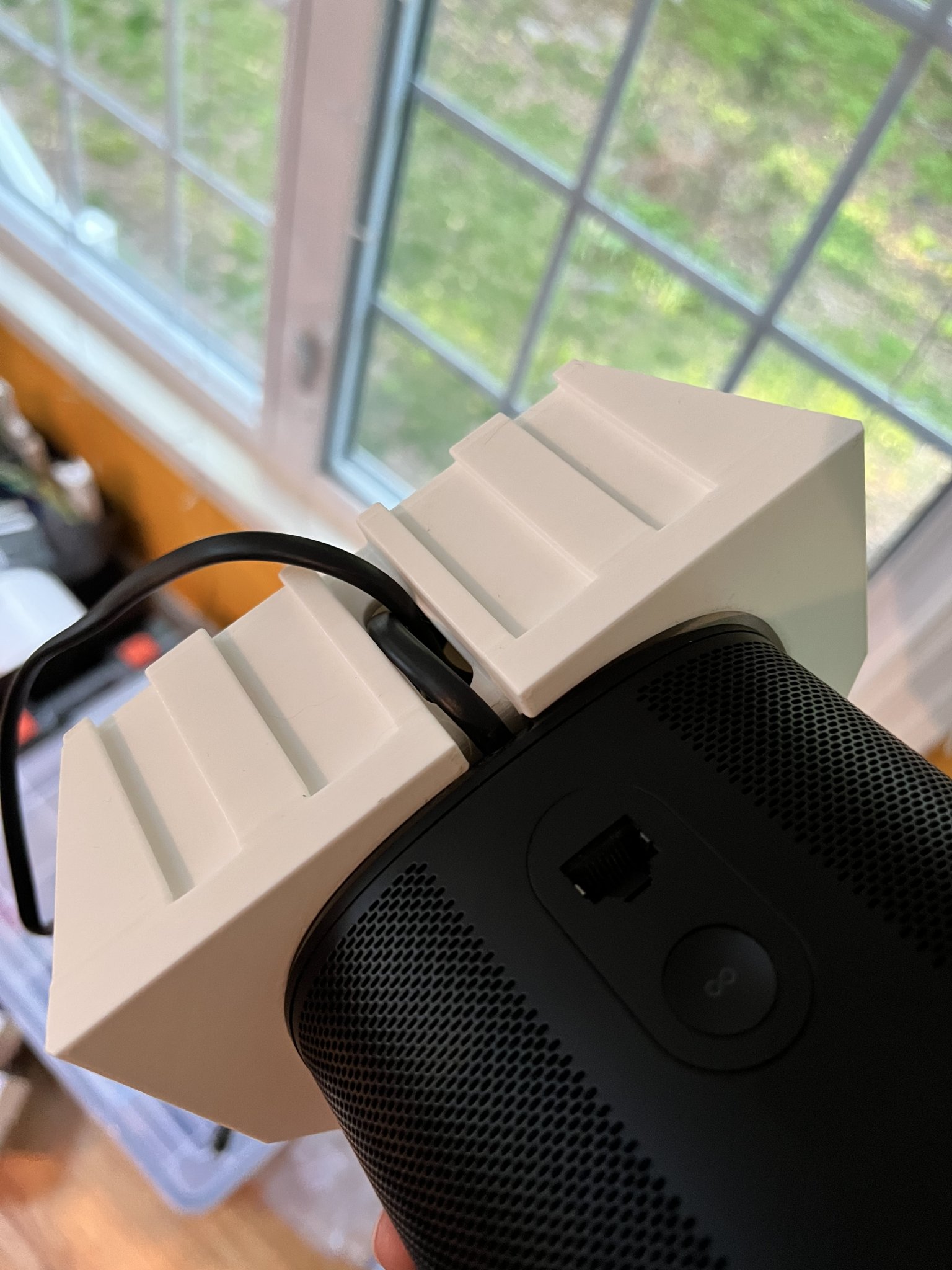 Giá đỡ tường cho loa Sonos One với ngăn cáp ẩn