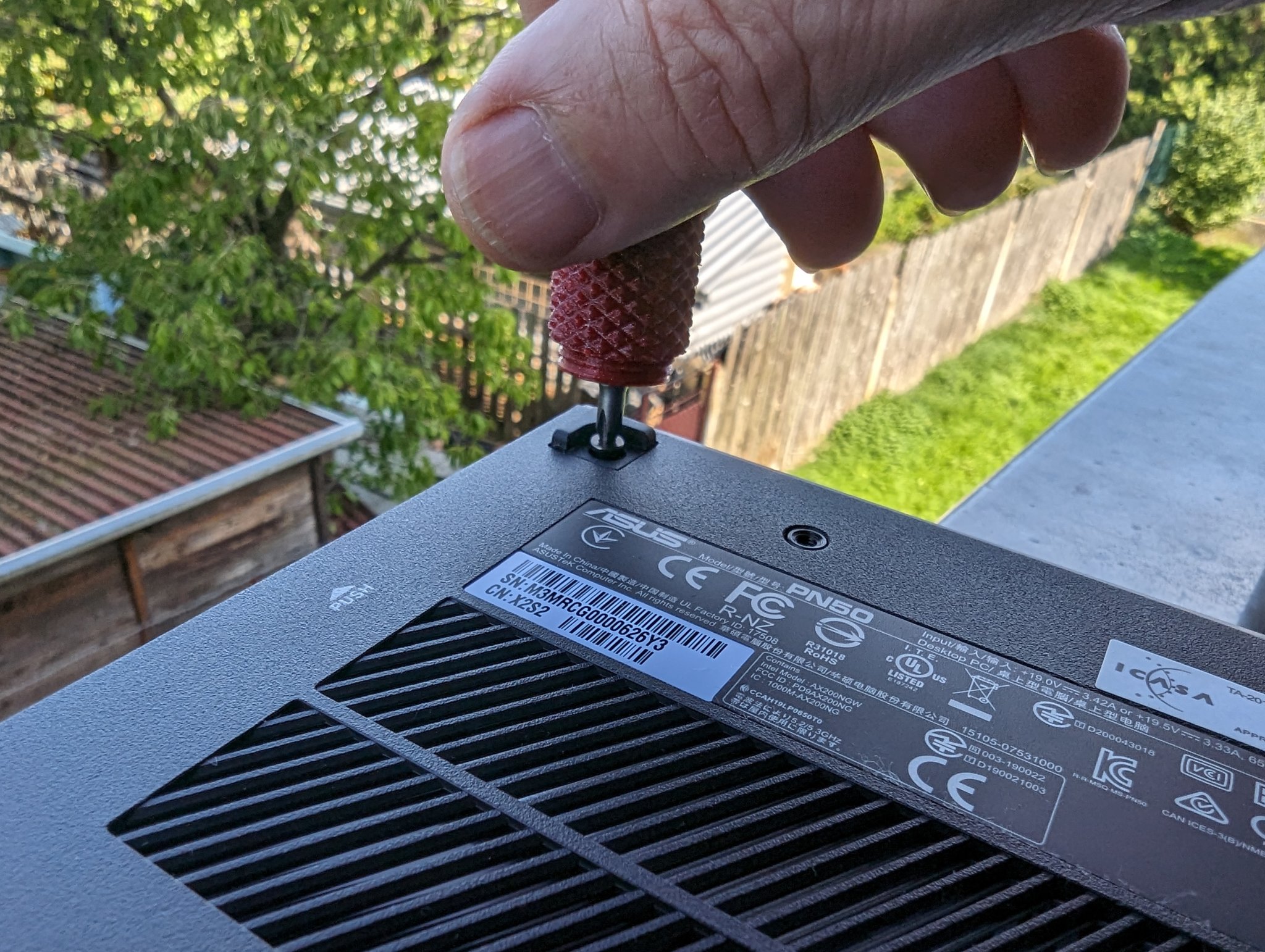 **Công cụ tua vít du lịch siêu nhỏ với cốc dưới cải tiến**