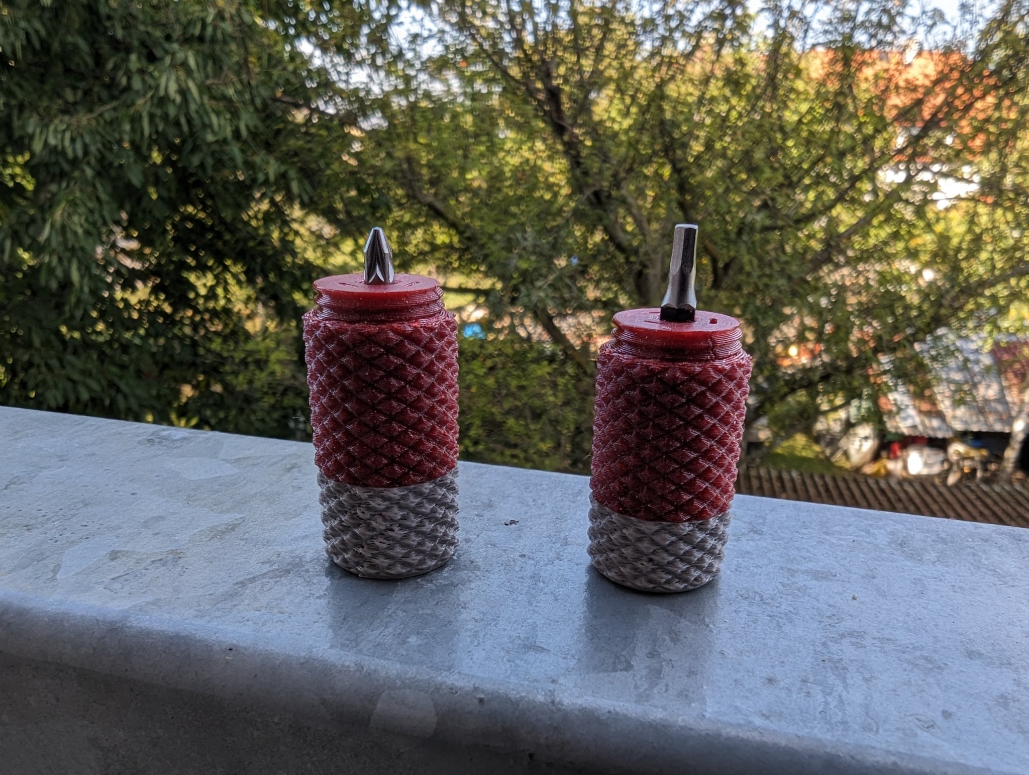 **Công cụ tua vít du lịch siêu nhỏ với cốc dưới cải tiến**