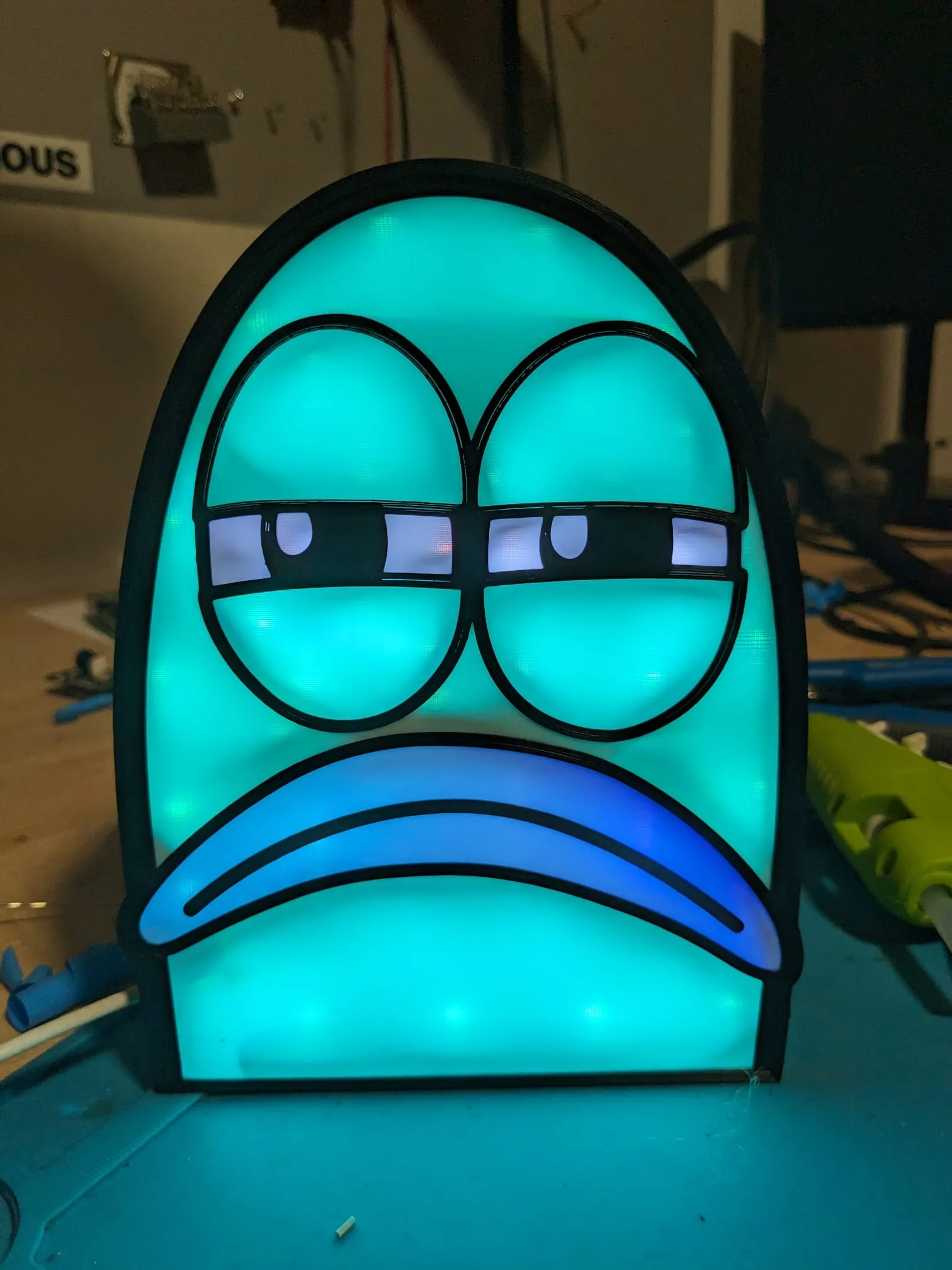 Đèn nền phát sáng nhân vật cứu hộ nghiêm túc Spongebob Squarep...