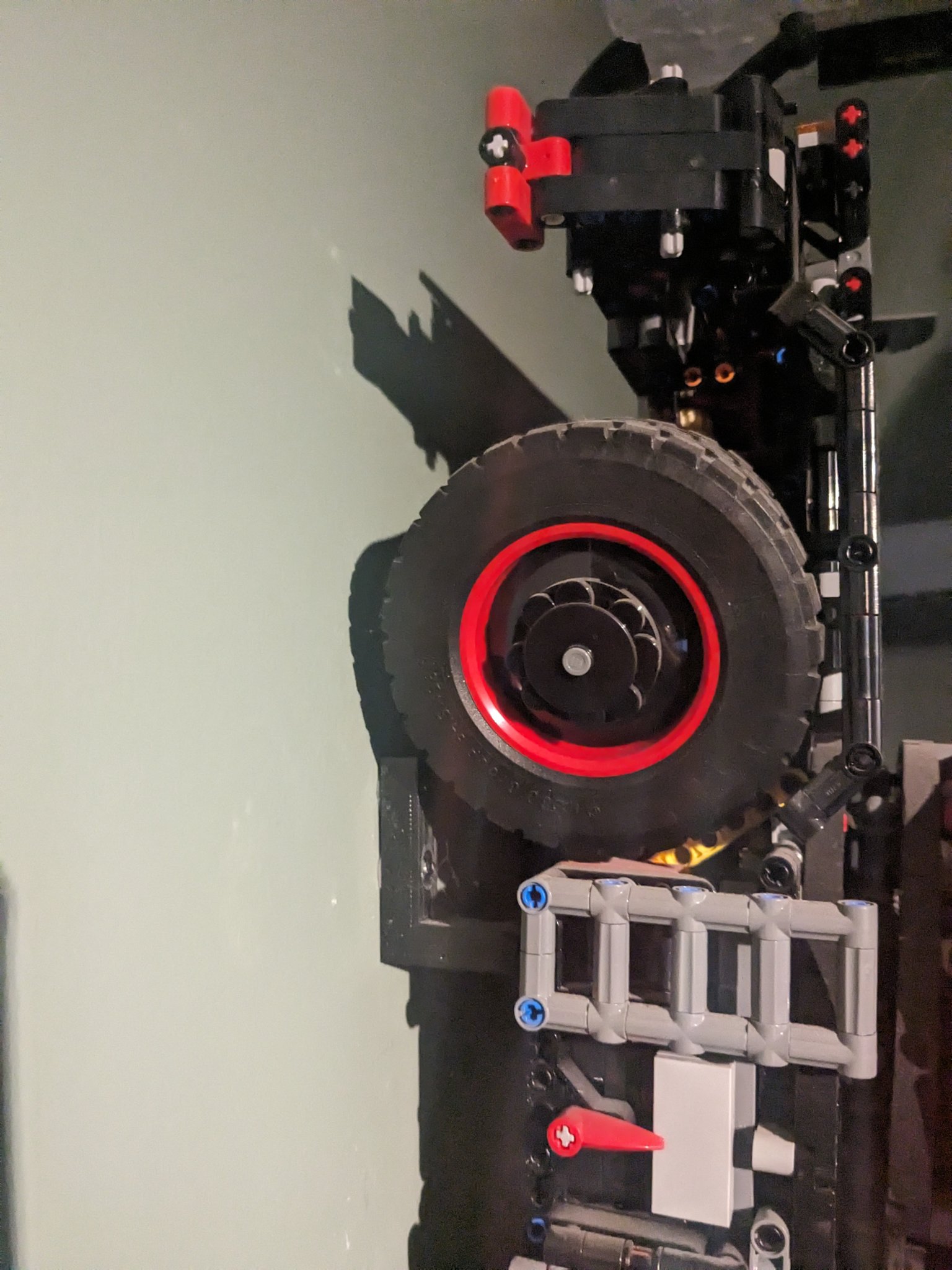 Giá treo tường cho cần cẩu địa hình Lego Technic 42082