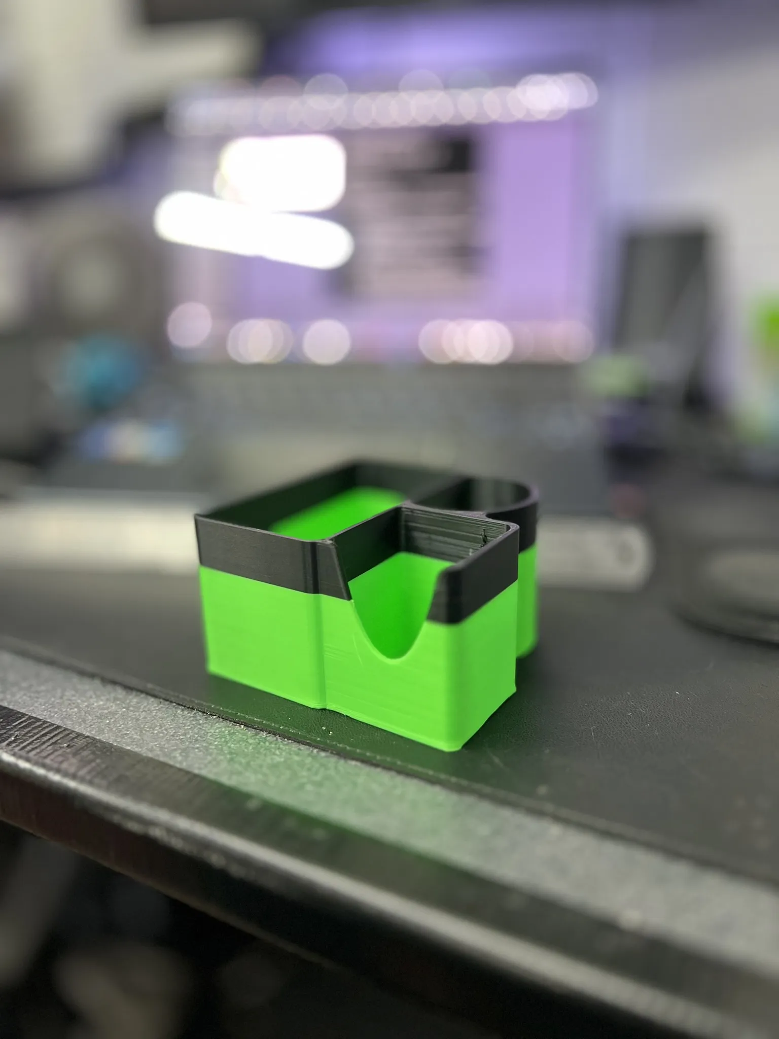 Giá đỡ bút đơn giản cho không gian làm việc gọn gàng