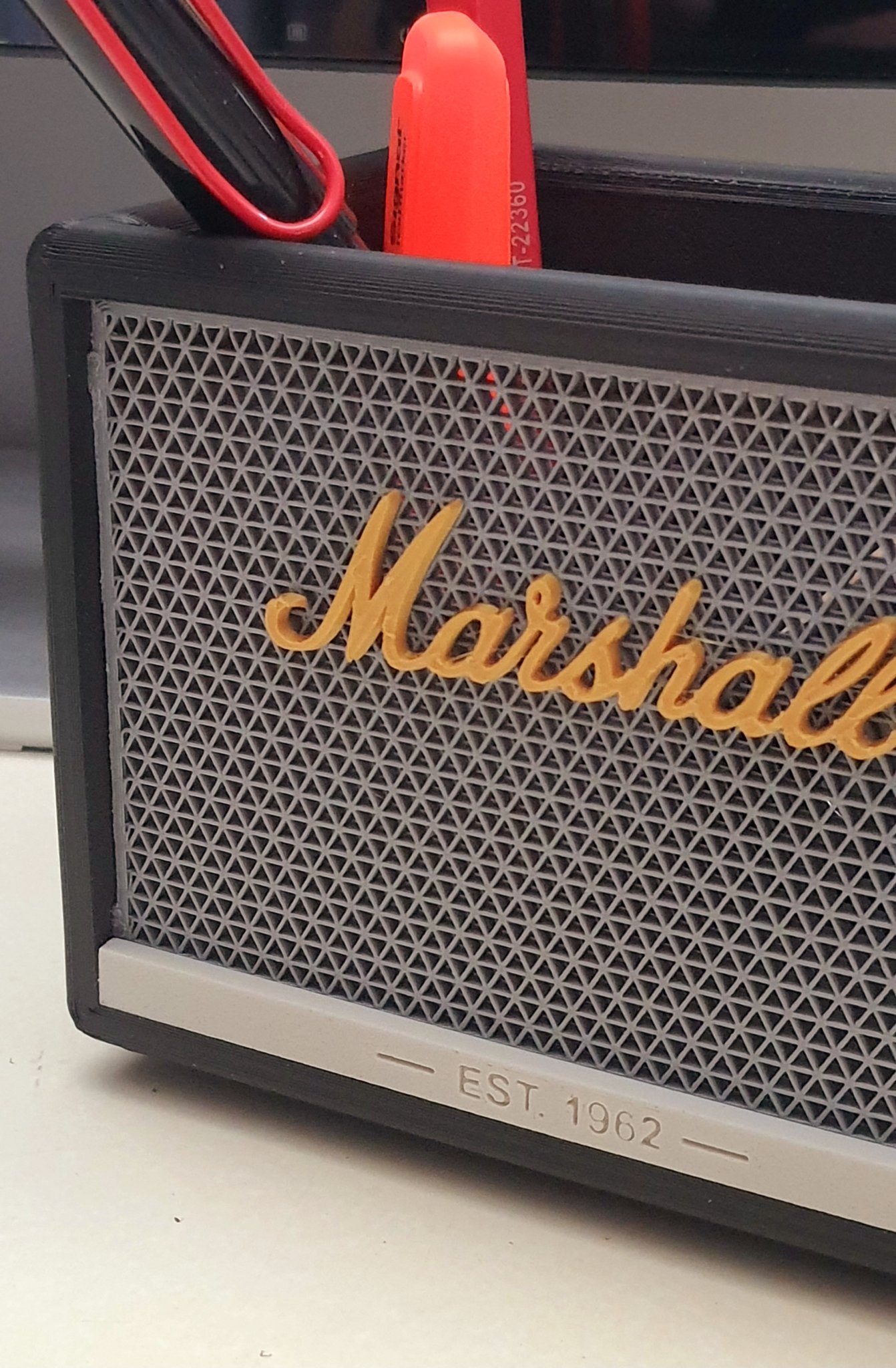 Giá đỡ bút Marshall, tổ chức bàn làm việc rộng