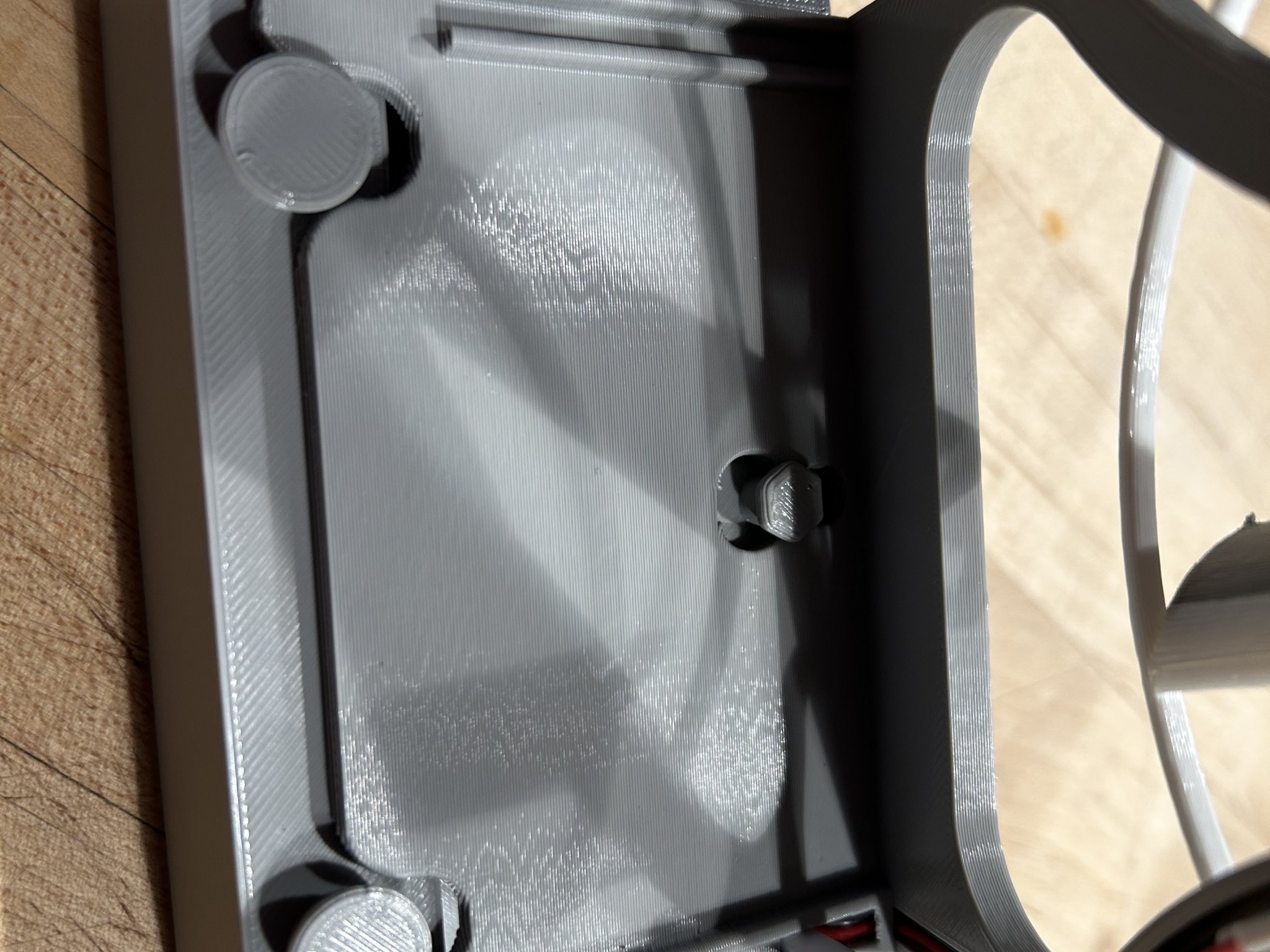 Quạt để bàn cải tiến sử dụng pin cho văn phòng