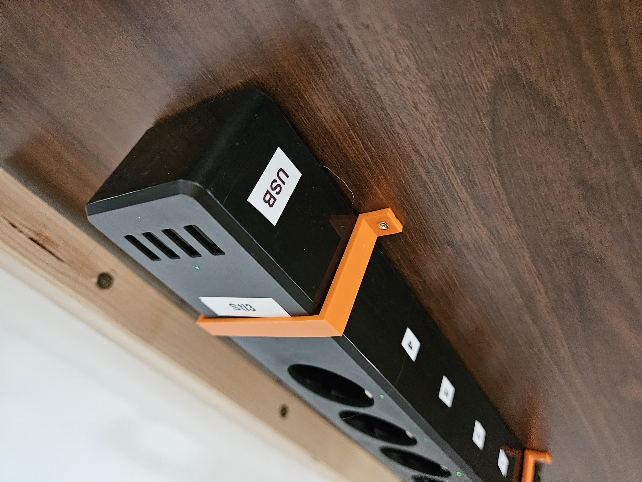 Giá đỡ nguồn điện dưới bàn cho màn hình Philips và trạm doc...