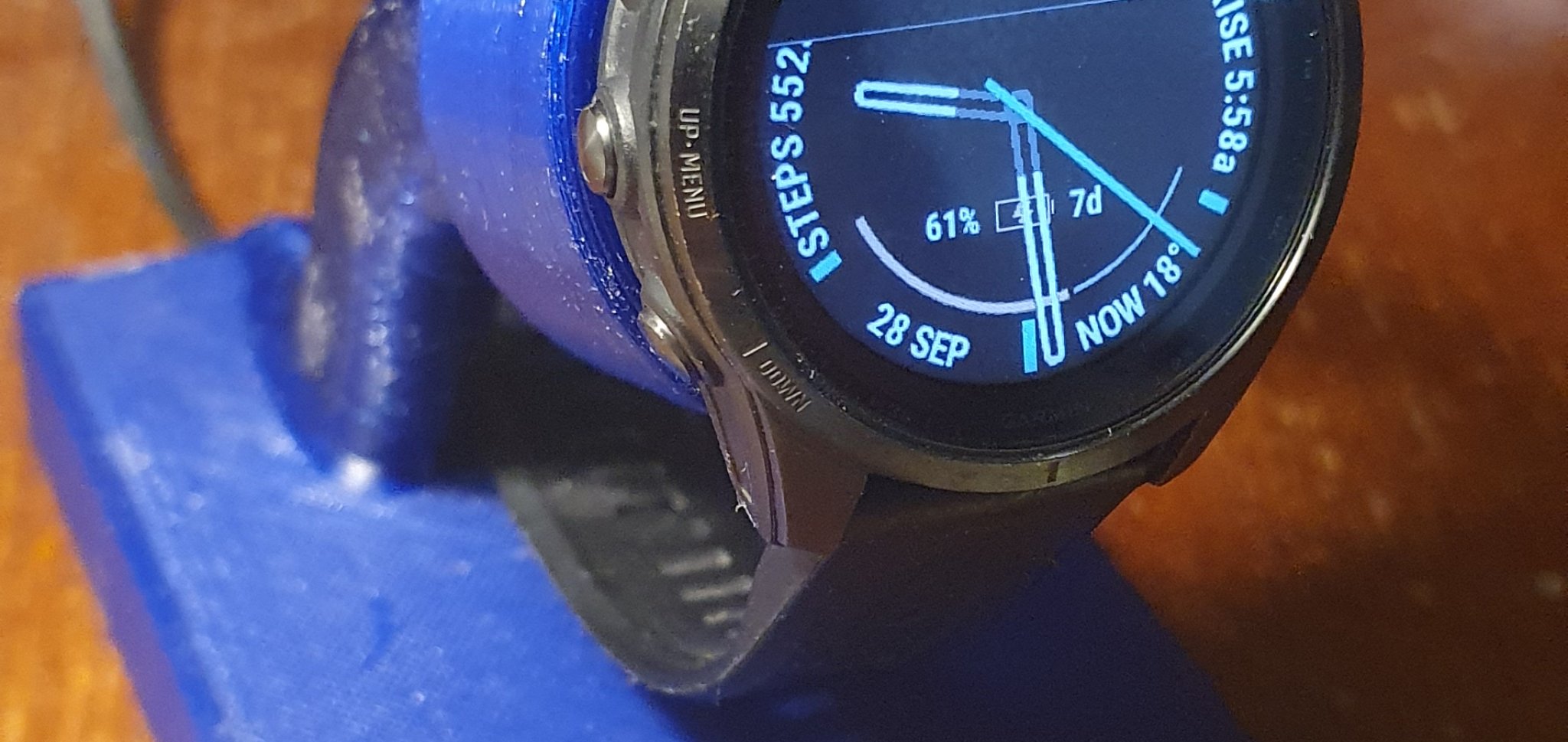 Giá đỡ Garmin Fenix 7S và ống dẫn cáp
