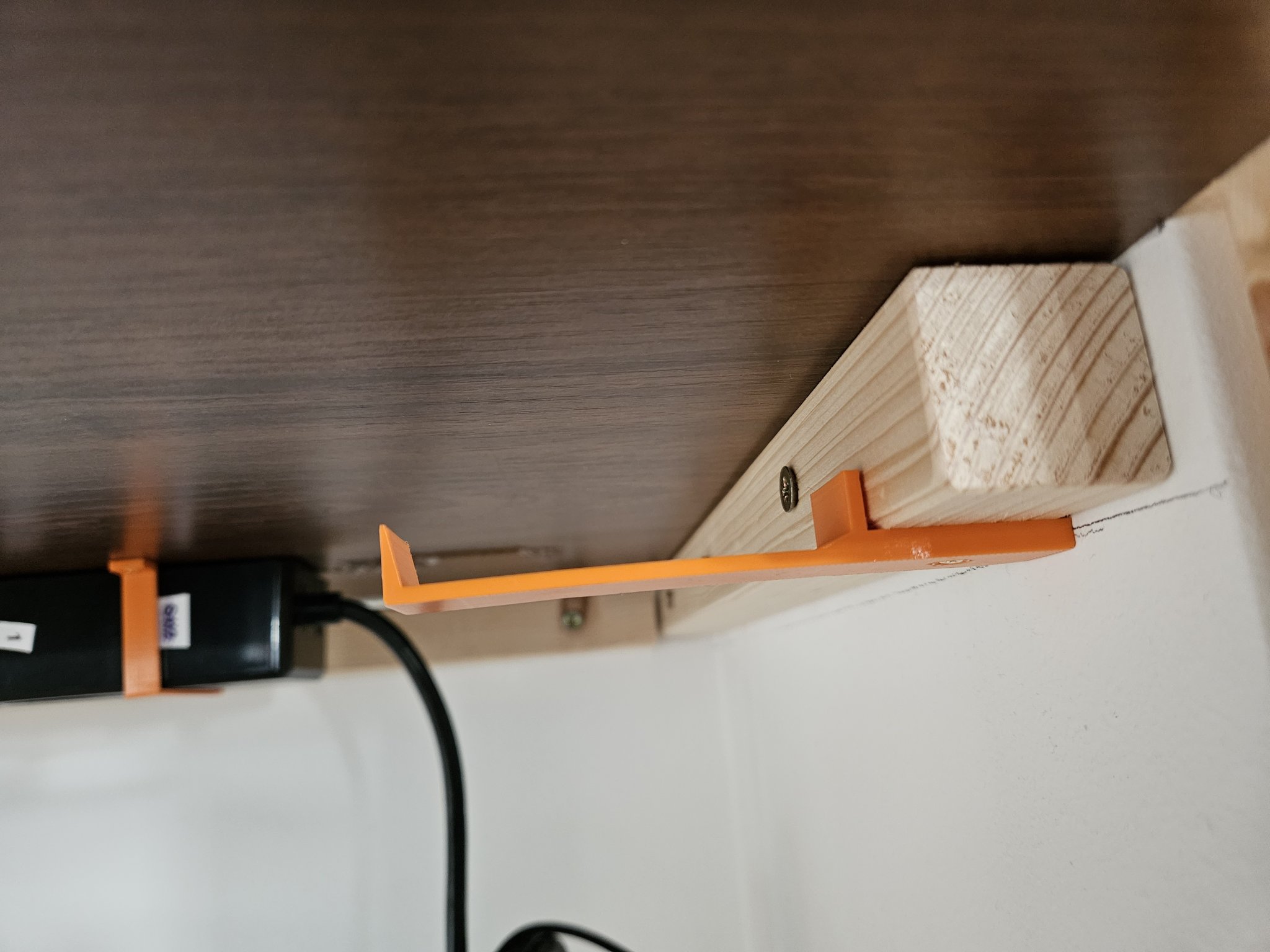 Hệ thống dẫn dây dưới bàn M3