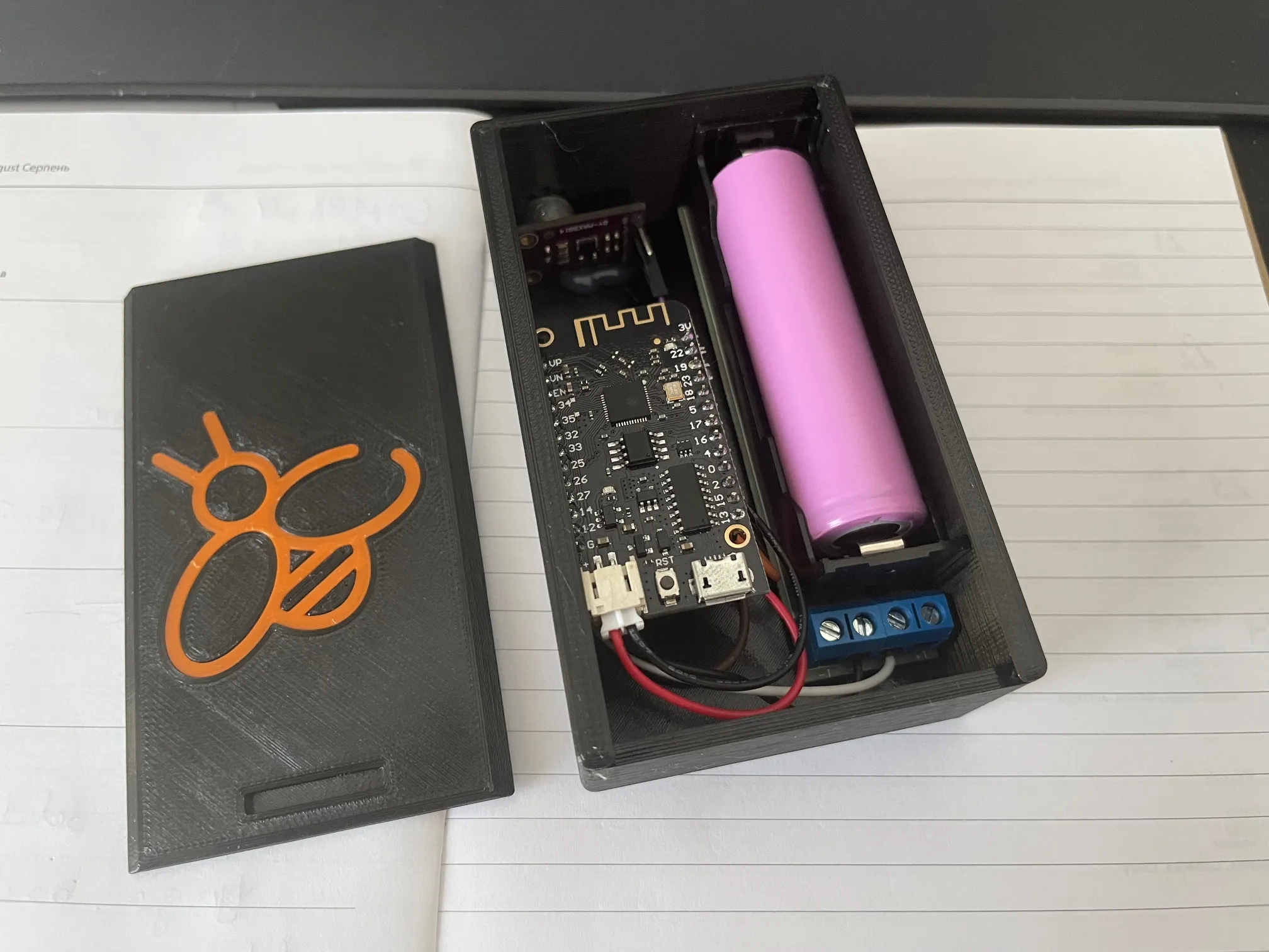 Vỏ ESP32 WEMOS LITE với giá đỡ pin 18650