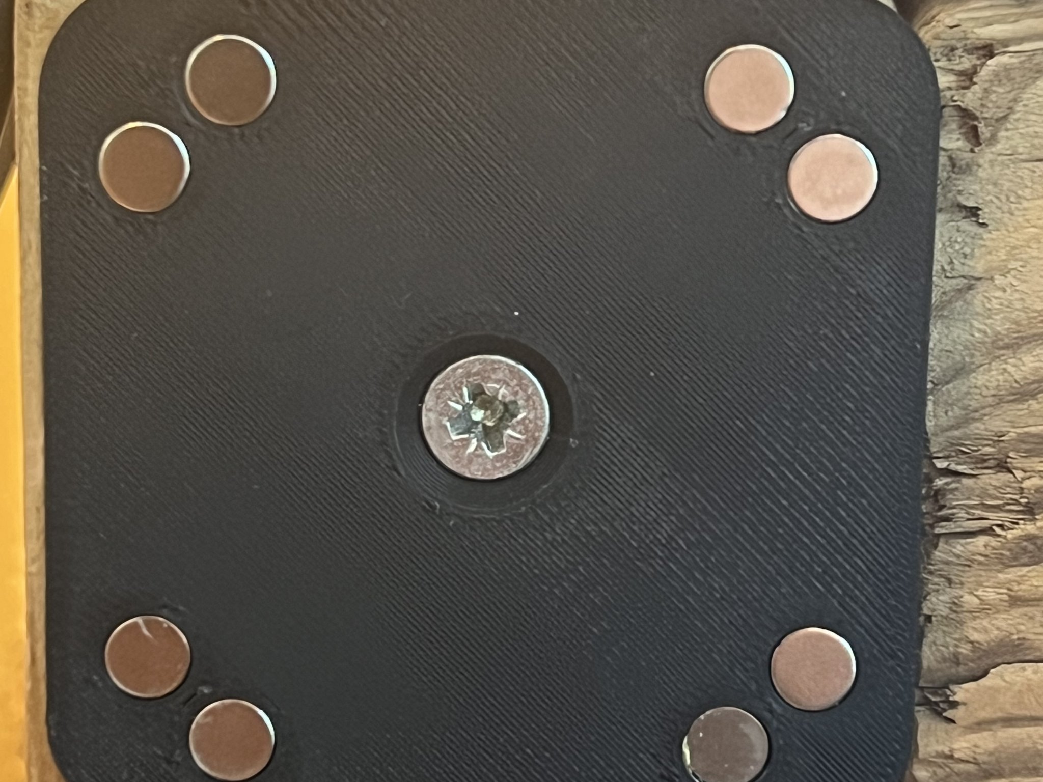 Giá đỡ tường tự chế cho phụ kiện Peak Design Mobile