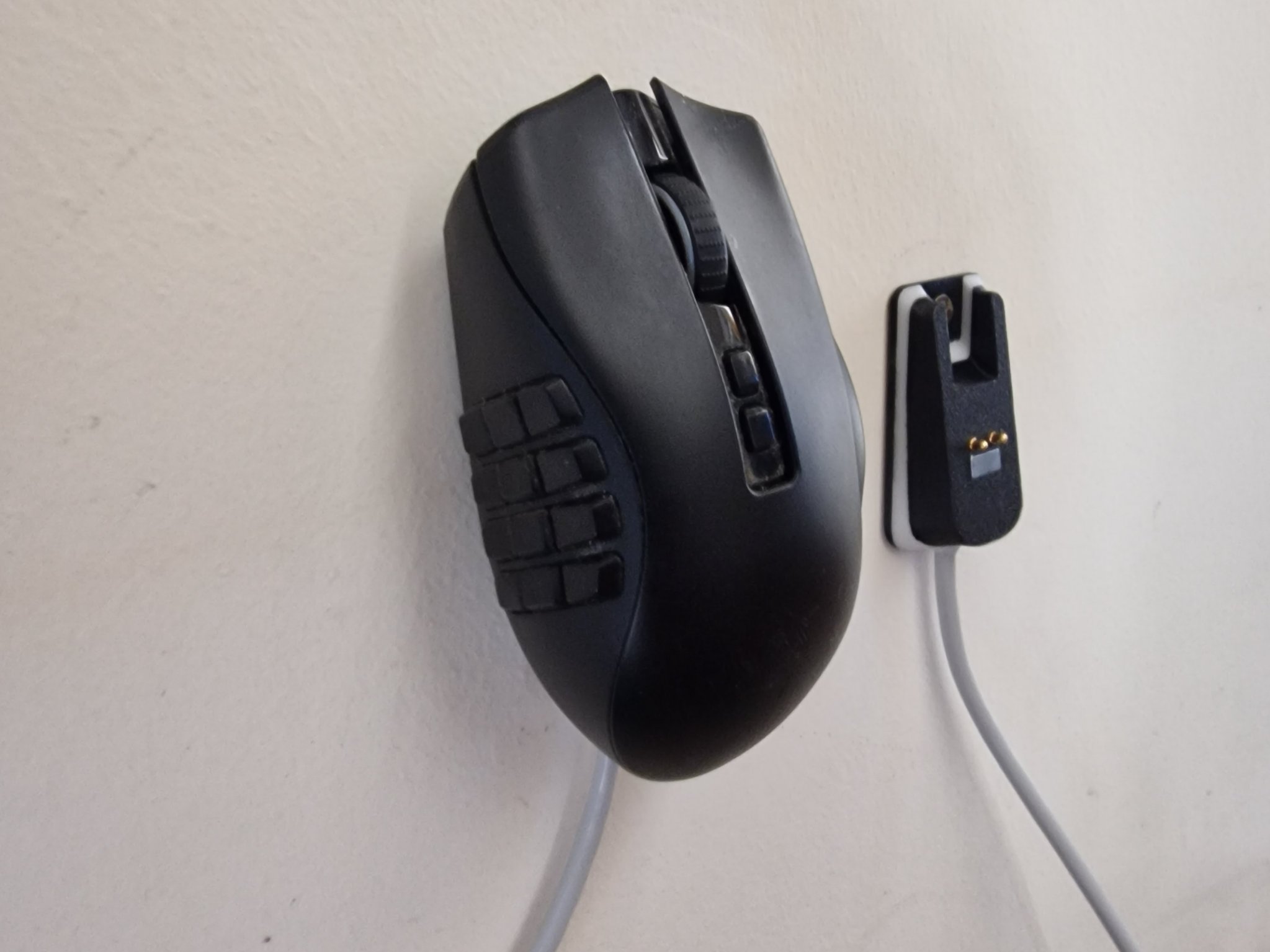 Giá đỡ sạc từ tính treo tường cho chuột Razer