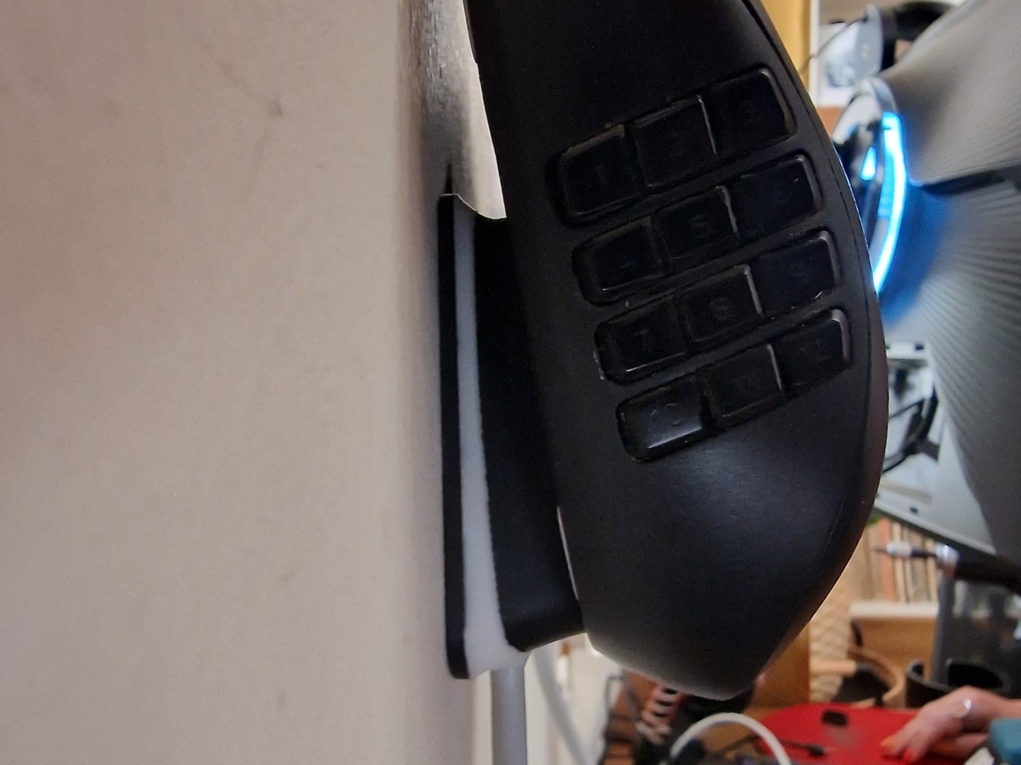 Giá đỡ sạc từ tính treo tường cho chuột Razer