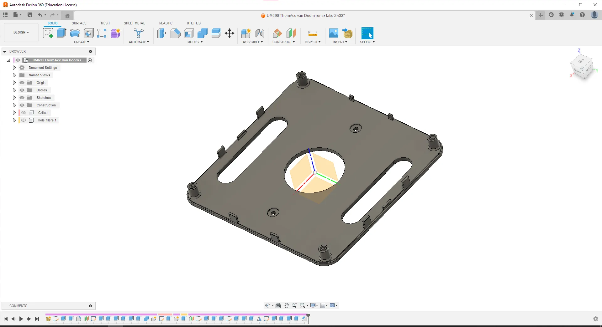 Vỏ case Minisforum UM690 với quạt và lỗ thông gió