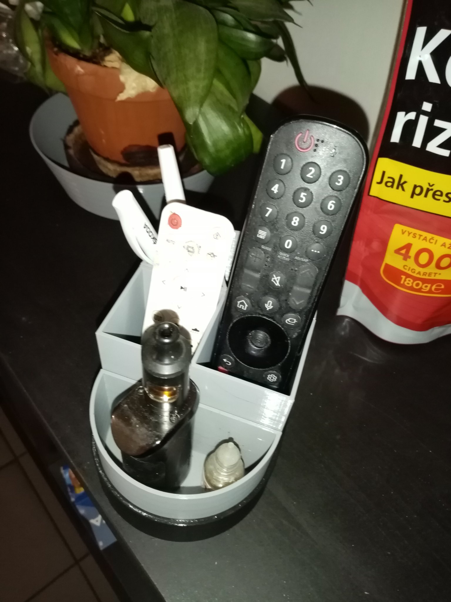 Giá đỡ bút và thẻ giấy có thể in dễ dàng