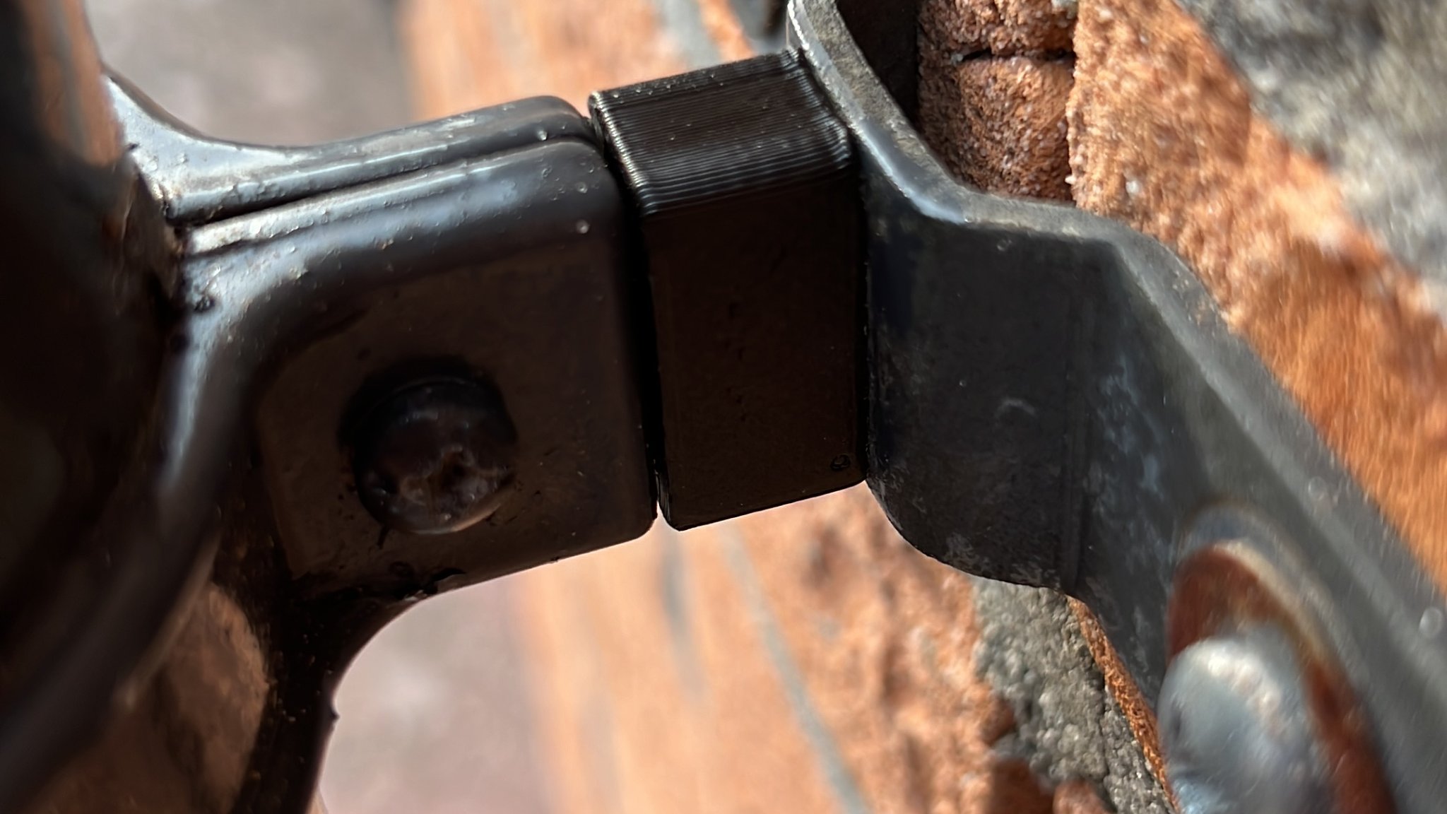 Giá đỡ ống nước mưa PVC M6