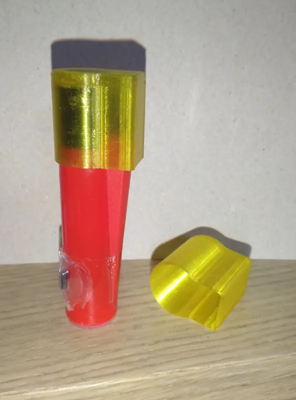 Nắp bảo vệ cho bật lửa Clipper chống kích hoạt trong ba lô