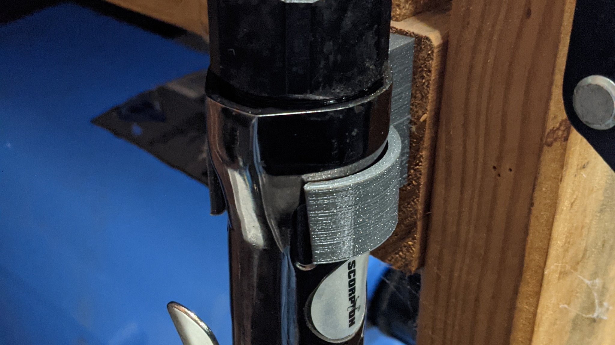 Giá đỡ ratchet khí nén treo tường đơn giản