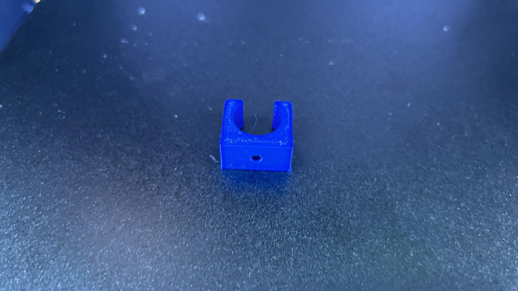 Giá đỡ ống khí nén 16mm gắn tường