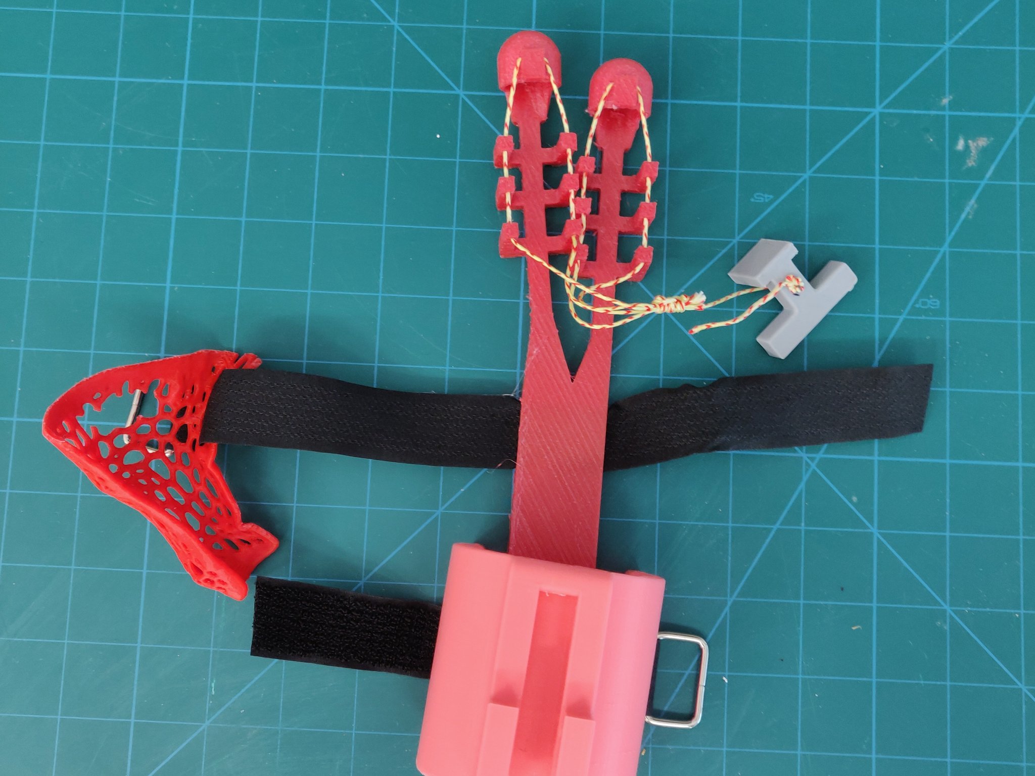 Găng tay phục hồi chức năng cho bệnh nhân đột quỵ