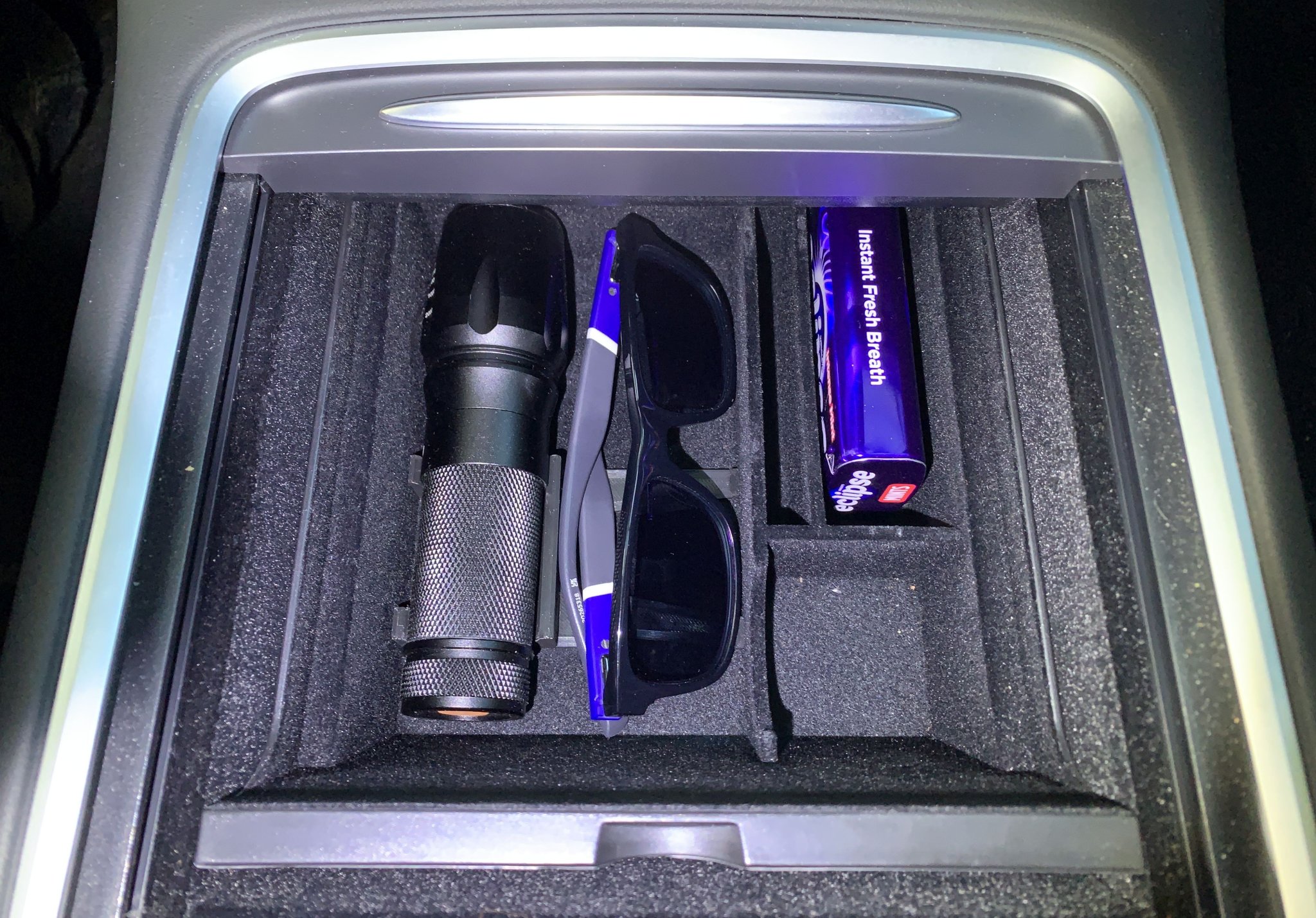 Ngăn chia khay trung tâm cho Tesla Model 3/Y