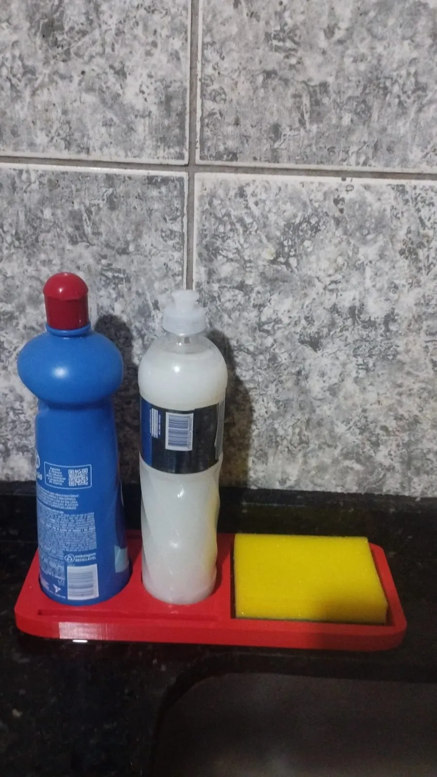 Giá đỡ cho 3 miếng bọt biển và chất tẩy rửa với hệ thố...