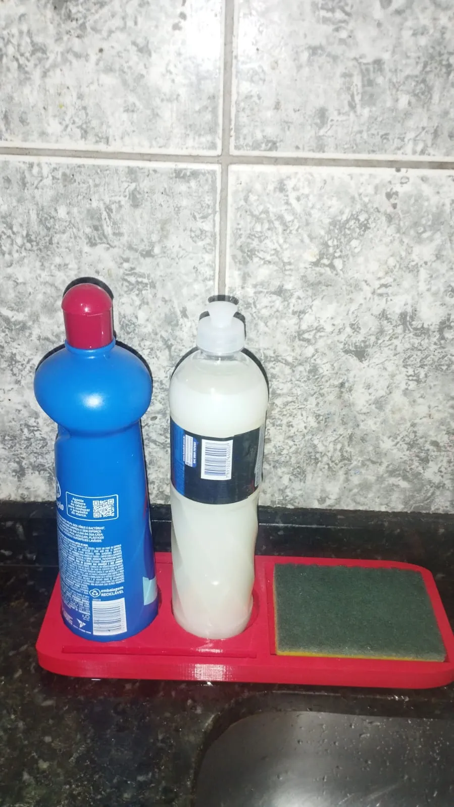 Giá đỡ cho 3 miếng bọt biển và chất tẩy rửa với hệ thố...