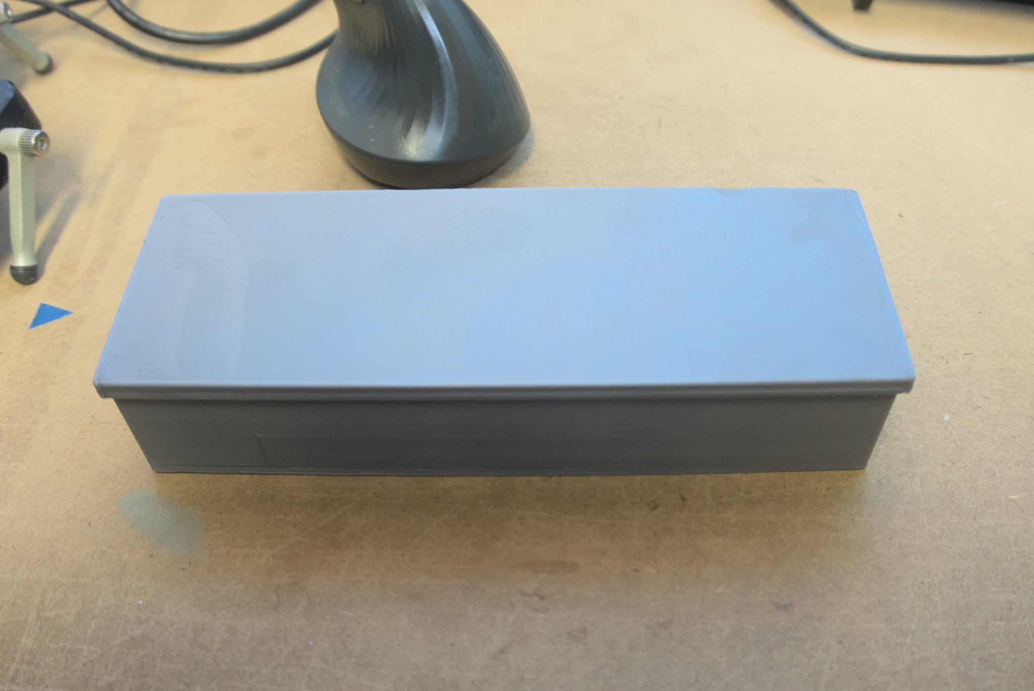 Hộp bút chia ngăn có nam châm giữ kín