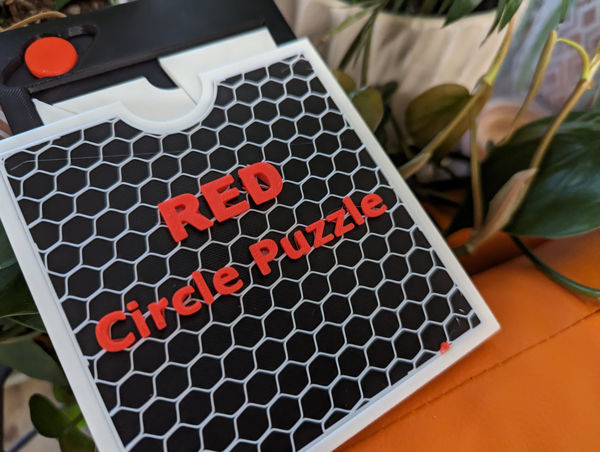 Câu đố hình tròn đỏ với hộp tùy chỉnh