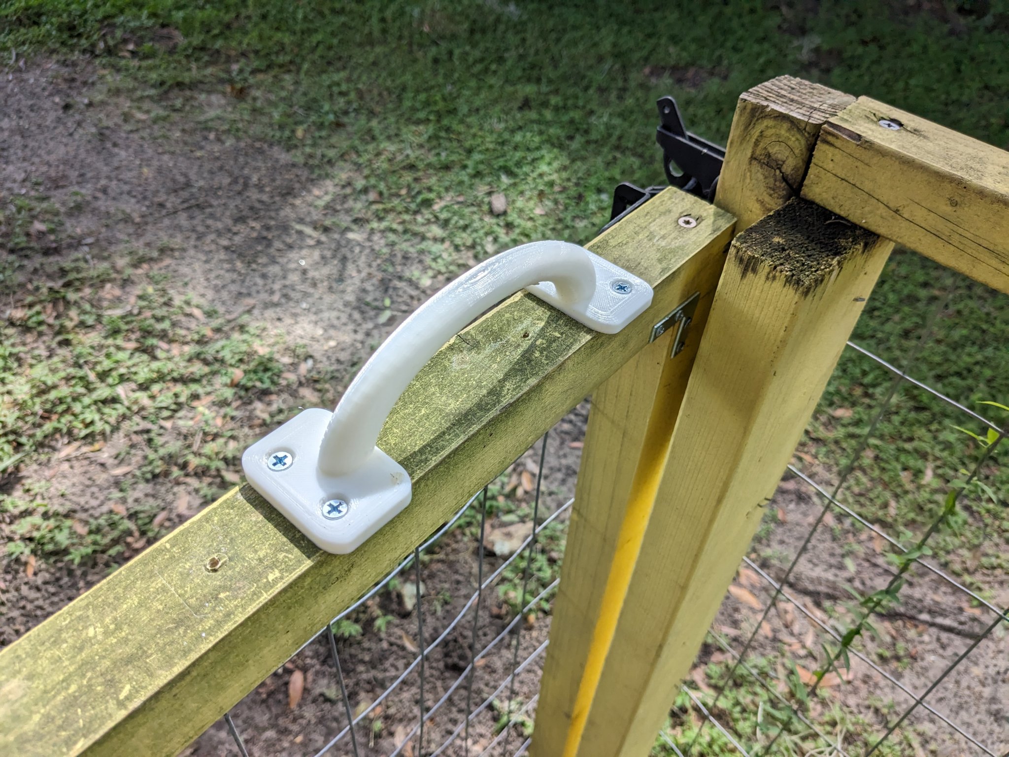 Tay nắm cổng phù hợp với thiết kế hiện có