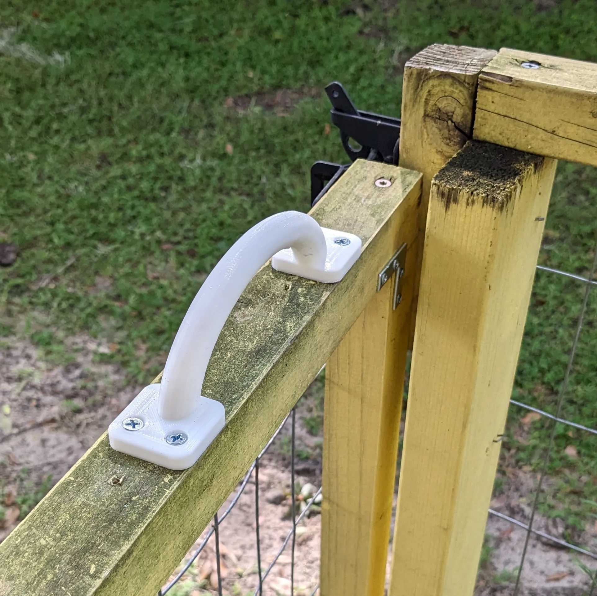 Tay nắm cổng phù hợp với thiết kế hiện có