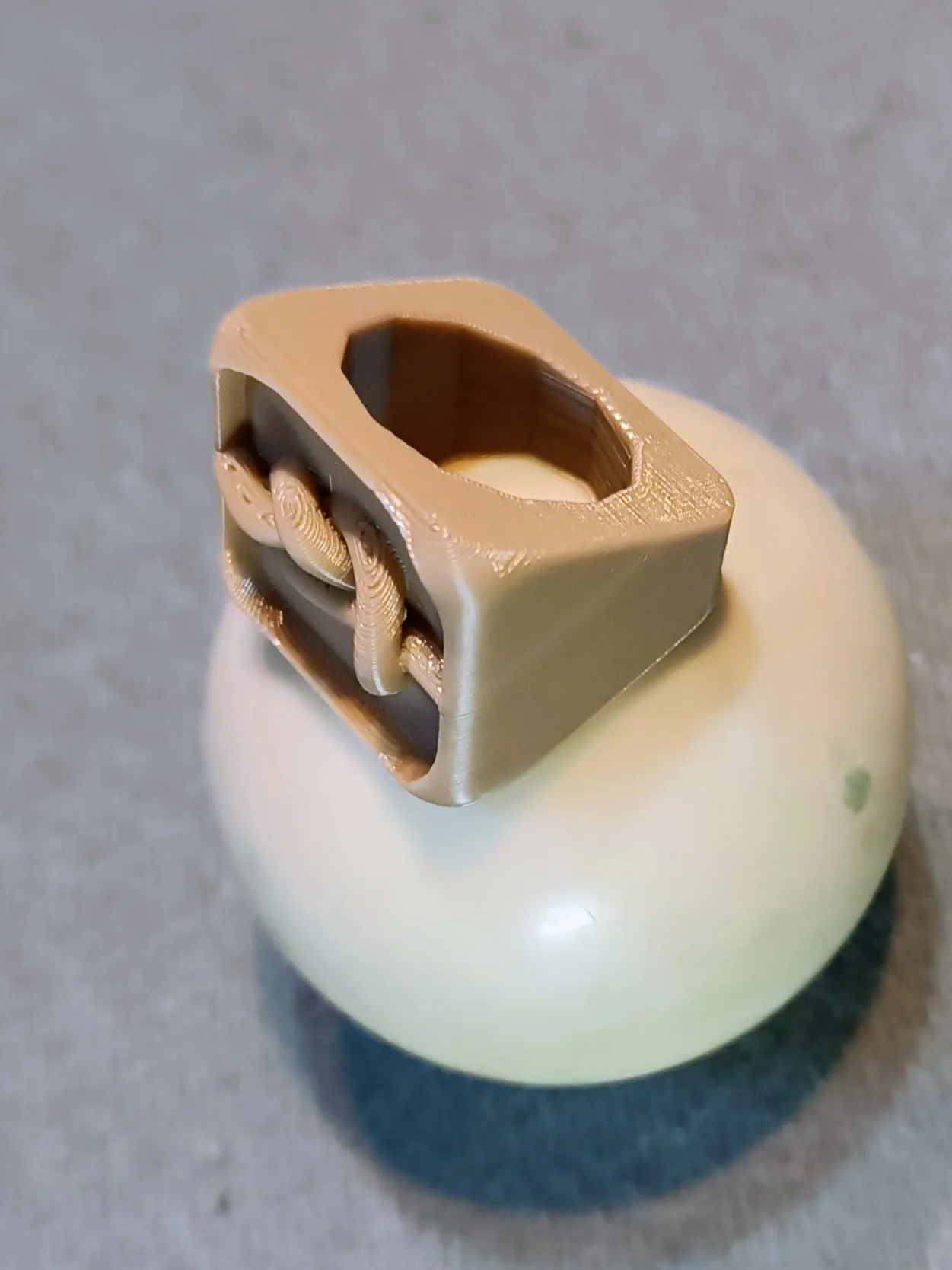 Knot Ocho cho khăn quàng cổ và huy hiệu hướng đạo sinh