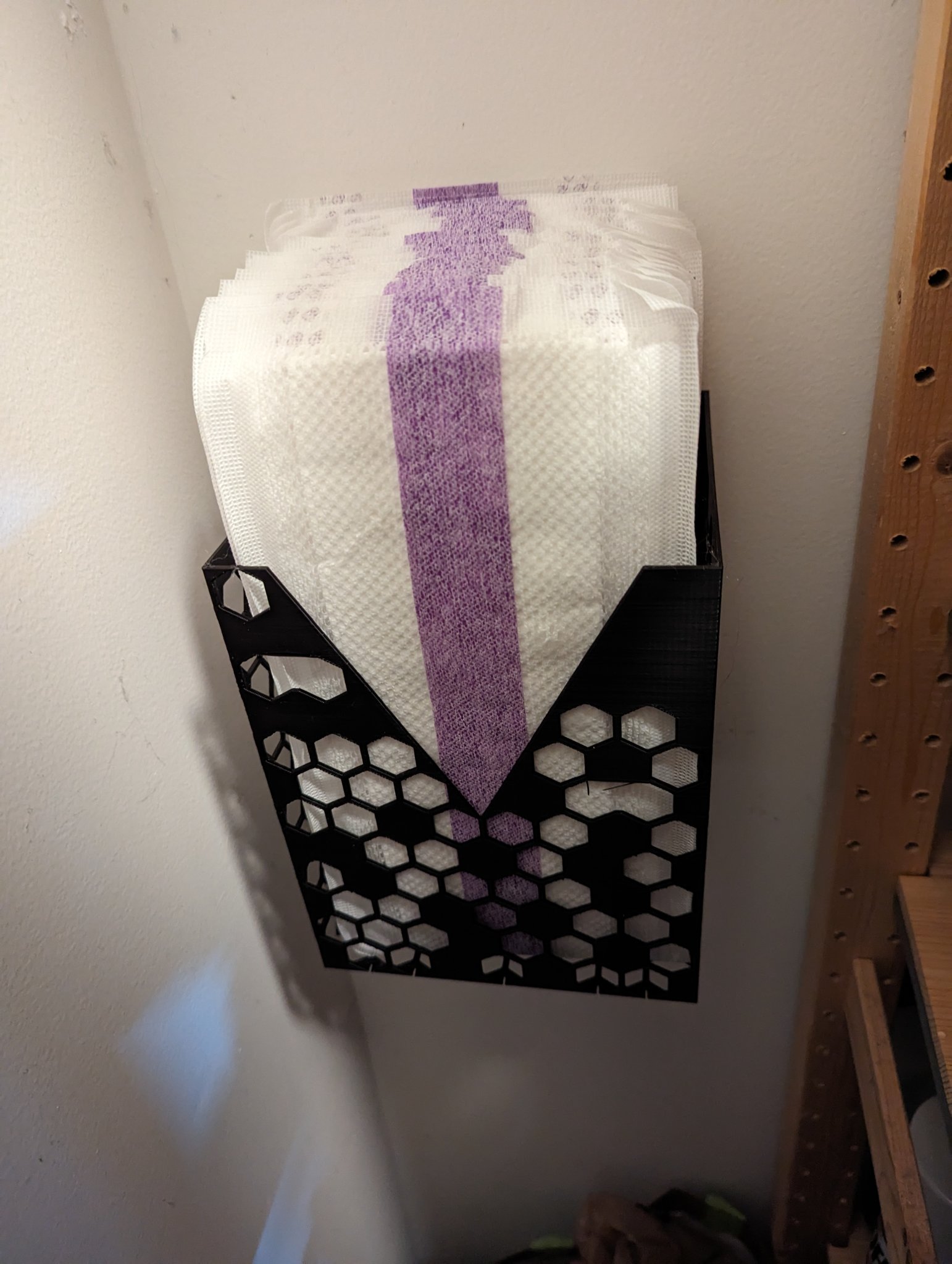 Giá đỡ hộp thay thế bông lau Swiffer treo tường