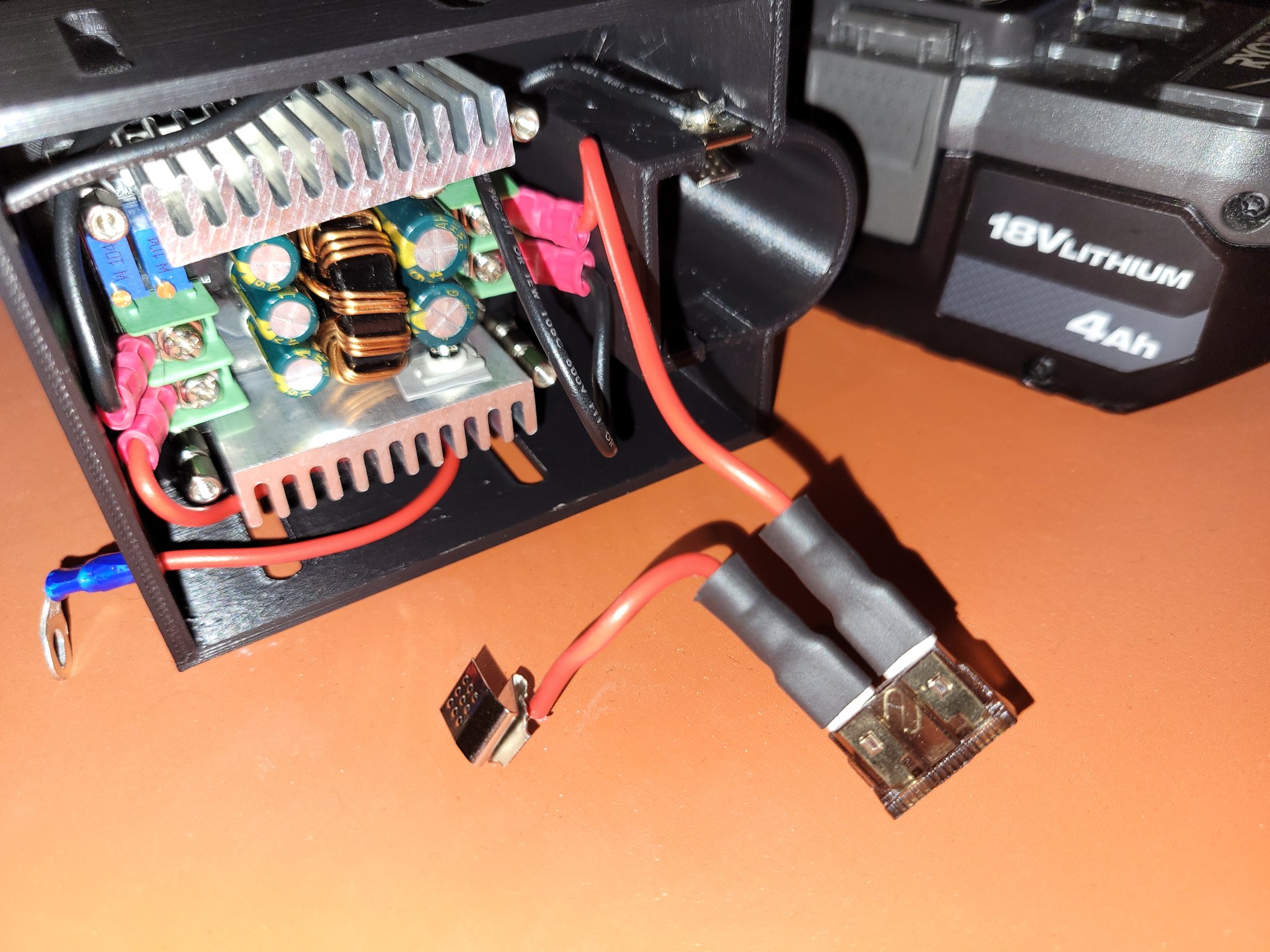 Nguồn cung cấp điện áp điều chỉnh từ pin Ryobi 18V