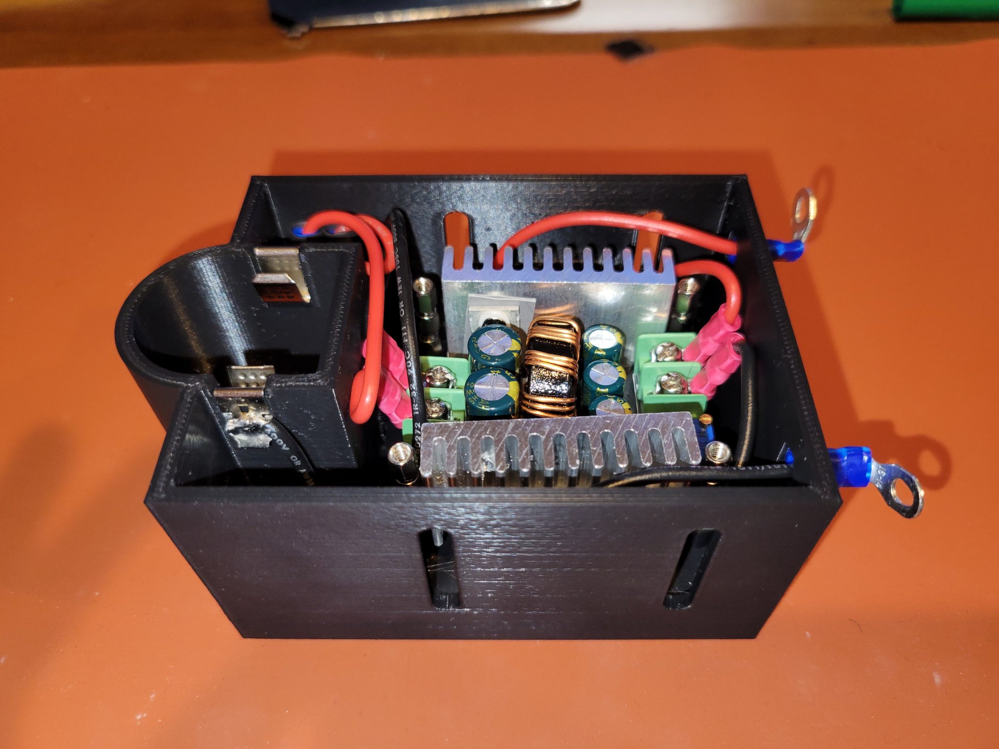 Nguồn cung cấp điện áp điều chỉnh từ pin Ryobi 18V