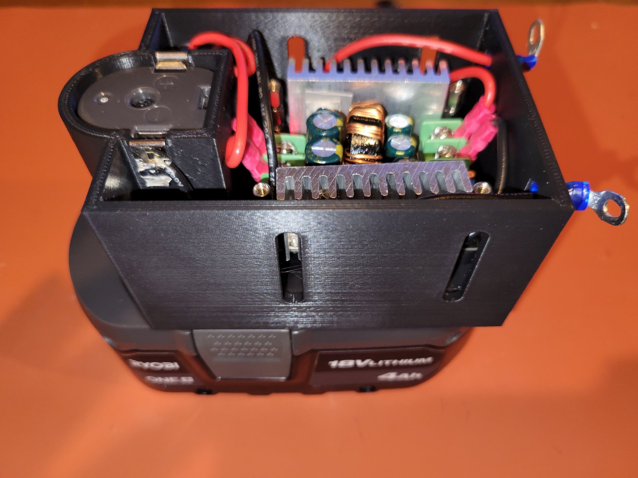 Nguồn cung cấp điện áp điều chỉnh từ pin Ryobi 18V