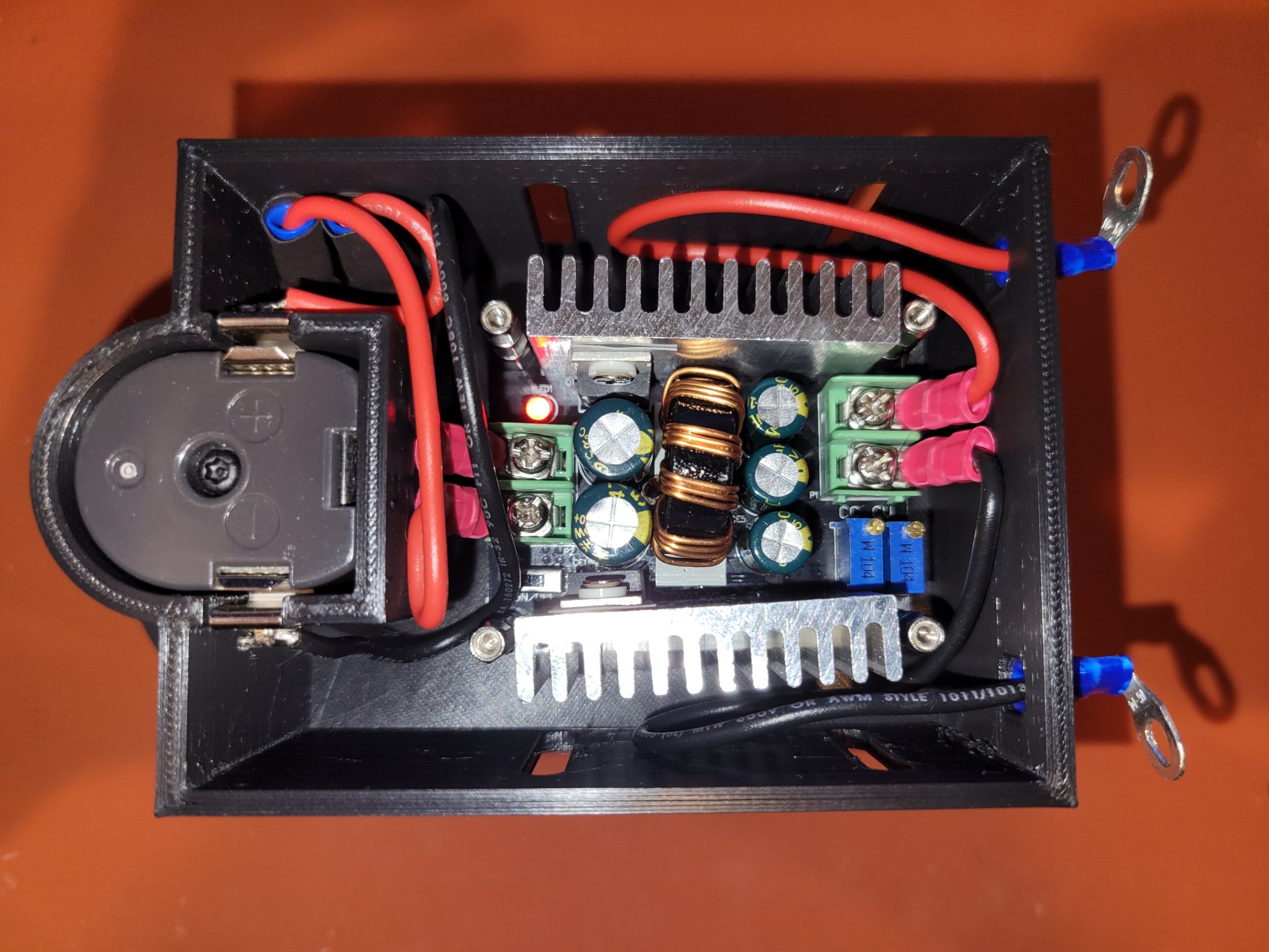 Nguồn cung cấp điện áp điều chỉnh từ pin Ryobi 18V