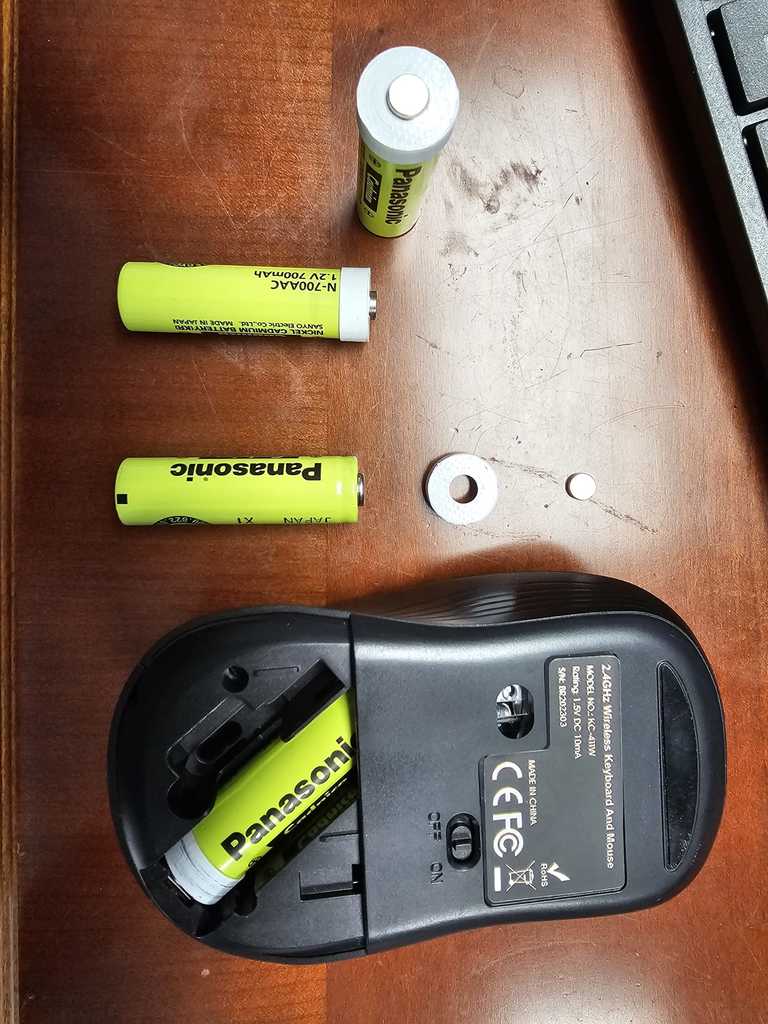 Bộ chuyển đổi pin Ni-MH đa năng cho khe cắm pin AA